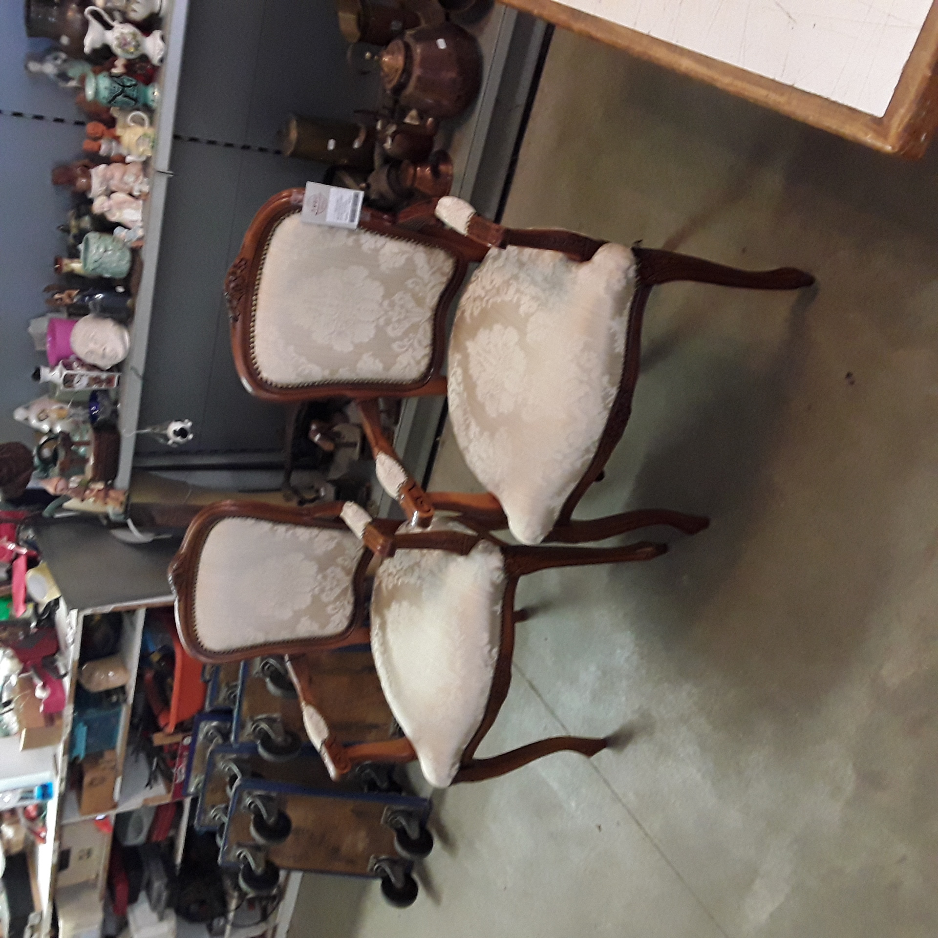 <p>Paire de Fauteuils ancien<br />tissu fleuri en bois<br />95,00 € T.T.C<br /><a href="/Article/124343?type=depose" style="color:white;" target="_blank">Lien vers l'article</a></p>