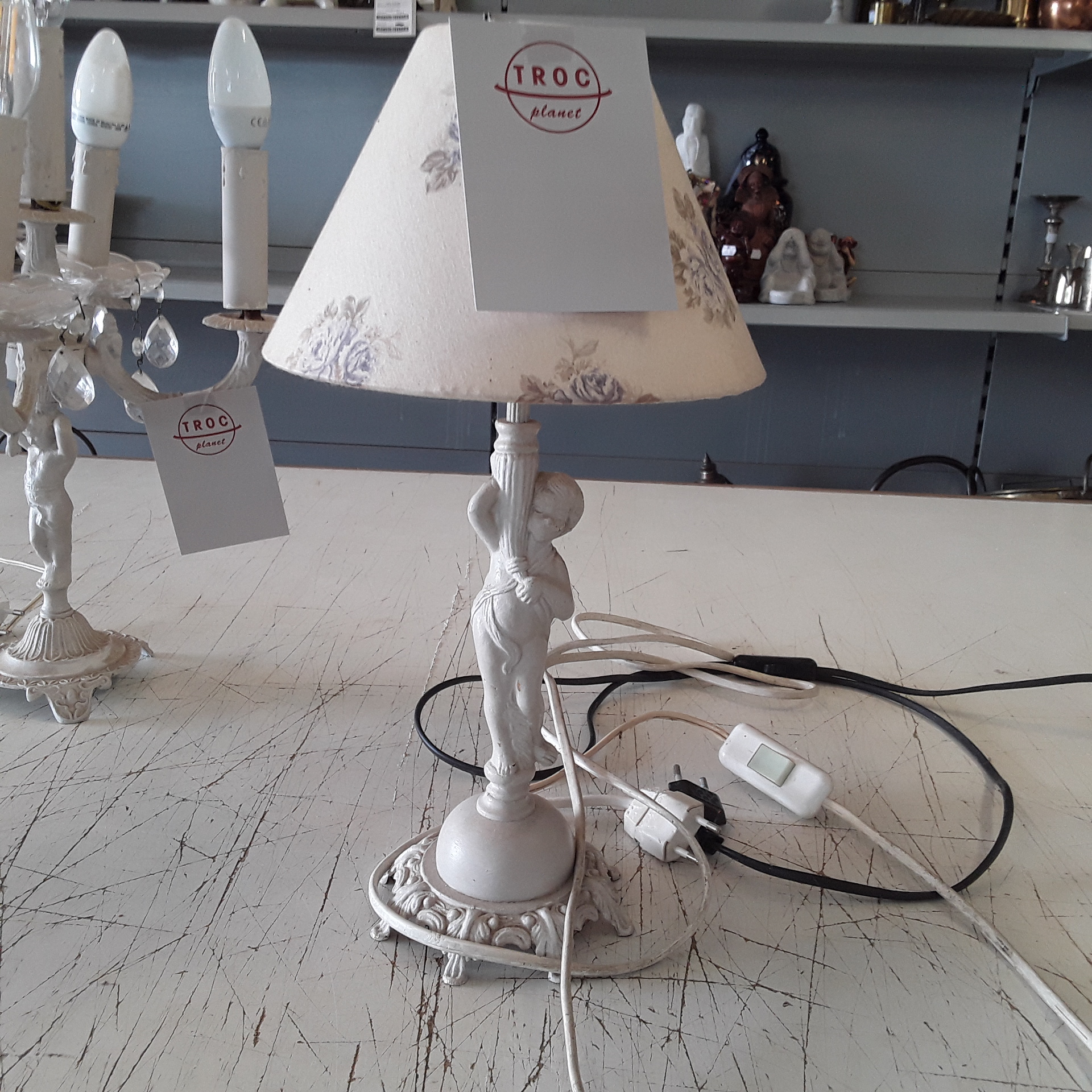 <p>Lampe angelot PM<br />15,00 € T.T.C<br /><a href="/Article/122203?type=depose" style="color:white;" target="_blank">Lien vers l&#39;article</a></p>