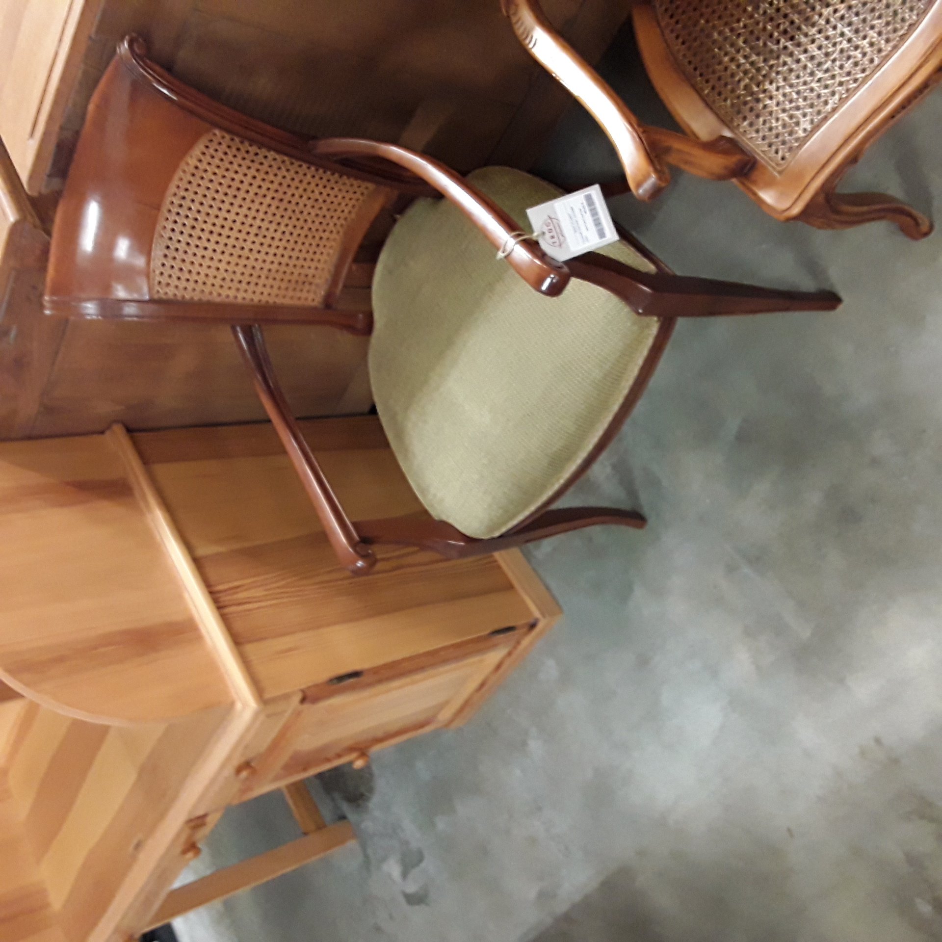 <p>Fauteuil merisier cannelé<br />(524)<br />99,00 € T.T.C<br /><a href="/Article/4788?type=neuf" style="color:white;" target="_blank">Lien vers l'article</a></p>
