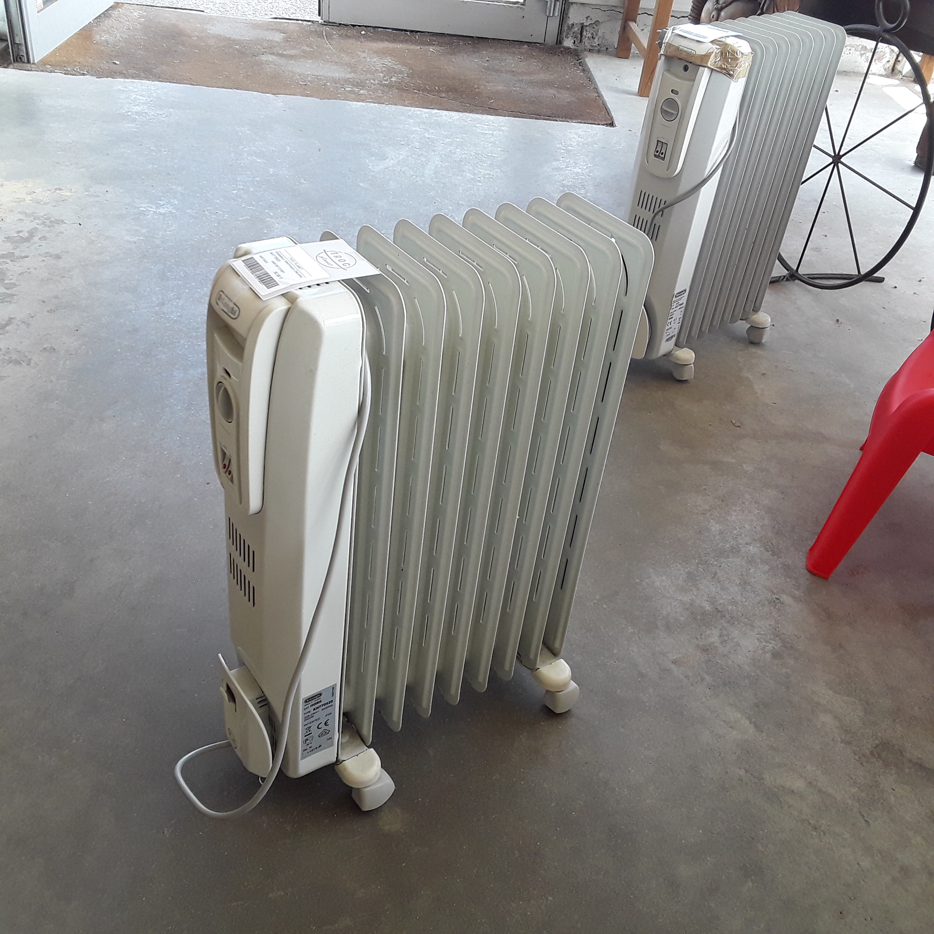 <p>Radiateur Electrique DeLonghi<br />KH770920<br />30,00 € T.T.C<br /><a href="/Article/121861?type=depose" style="color:white;" target="_blank">Lien vers l&#39;article</a></p>