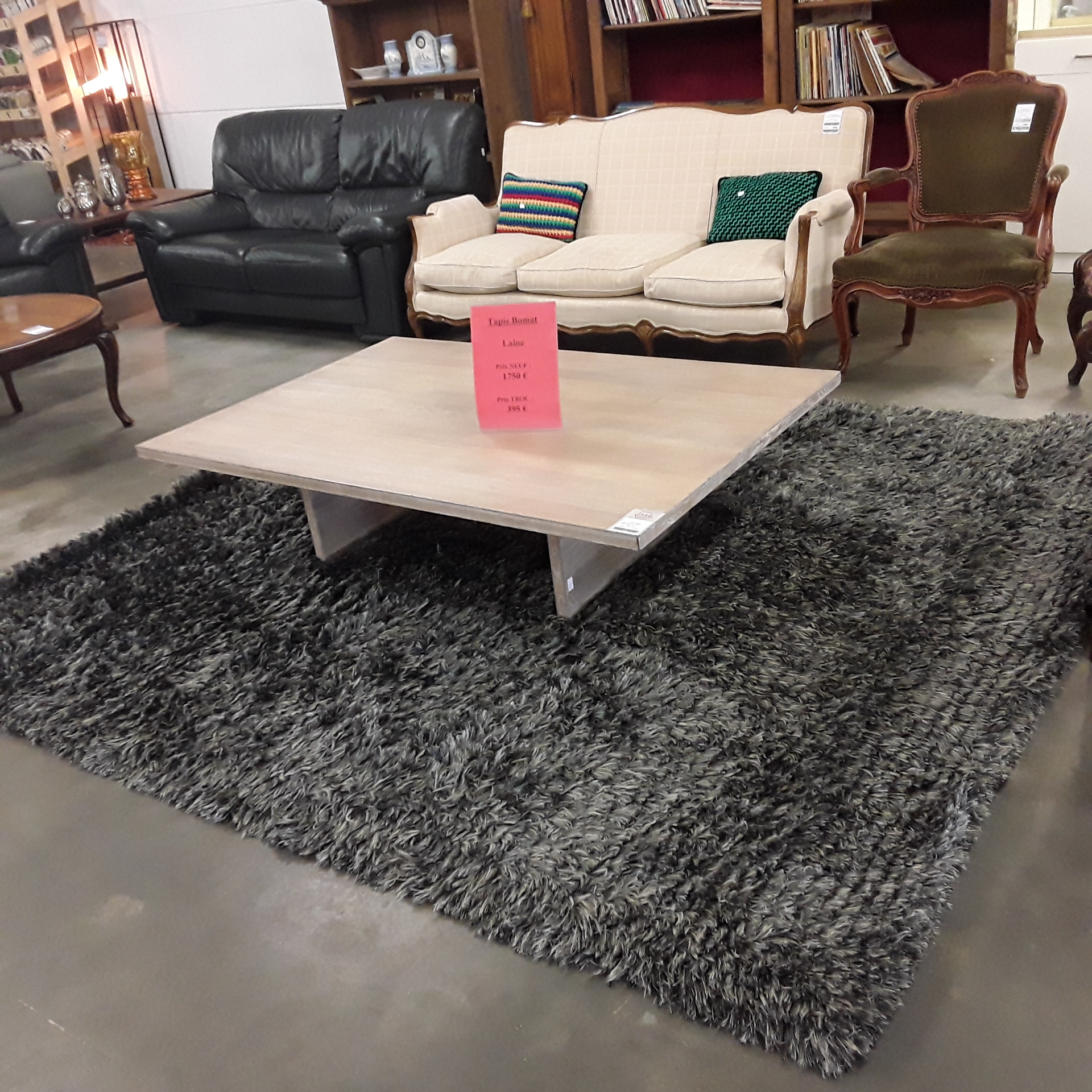 <p>Tapis 230 * 250 Cm <br />laine<br />395,00 € T.T.C<br /><a href="/Article/119840?type=depose" style="color:white;" target="_blank">Lien vers l&#39;article</a></p>