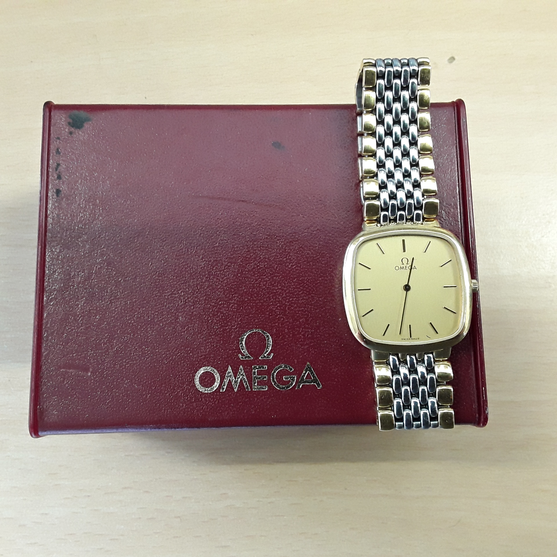 <p>Montre Omega DeVille<br />Quartz<br />200,00 € T.T.C<br /><a href="/Article/122338?type=depose" style="color:white;" target="_blank">Lien vers l'article</a></p>