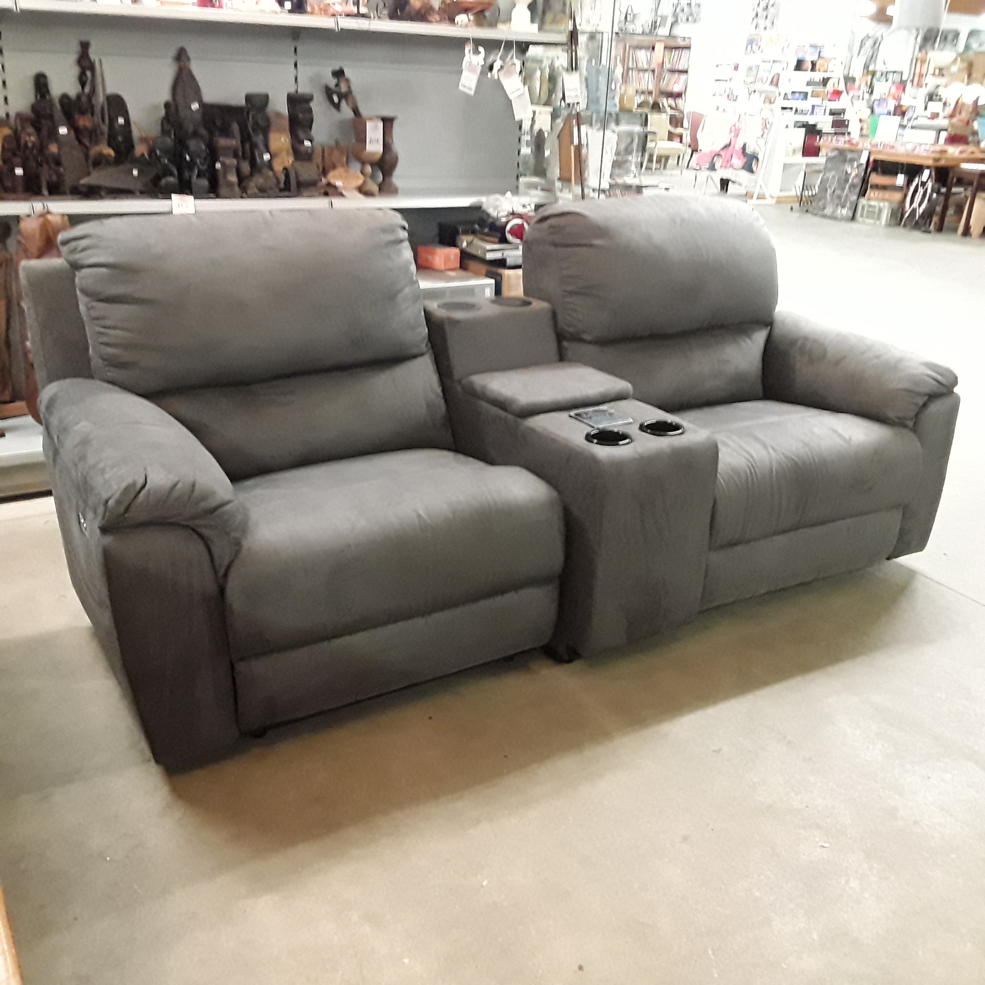 <p>Salon Seat & Sofa 2 places<br />relax elec+console HIFI+ACS<br />900,00 € T.T.C<br /><a href="/Article/122900?type=depose" style="color:white;" target="_blank">Lien vers l'article</a></p>