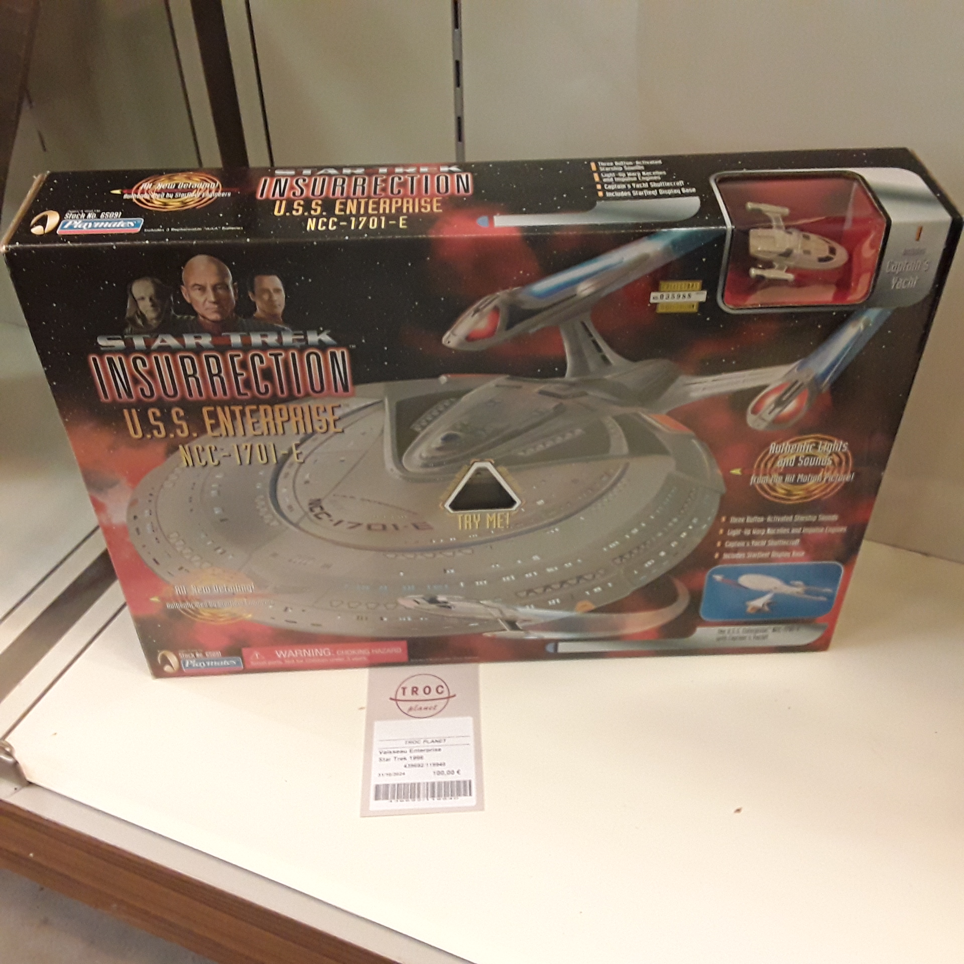 <p>Vaisseau Enterprise<br />Star Trek 1998<br />80,00 € T.T.C<br /><a href="/Article/119940?type=depose" style="color:white;" target="_blank">Lien vers l&#39;article</a></p>