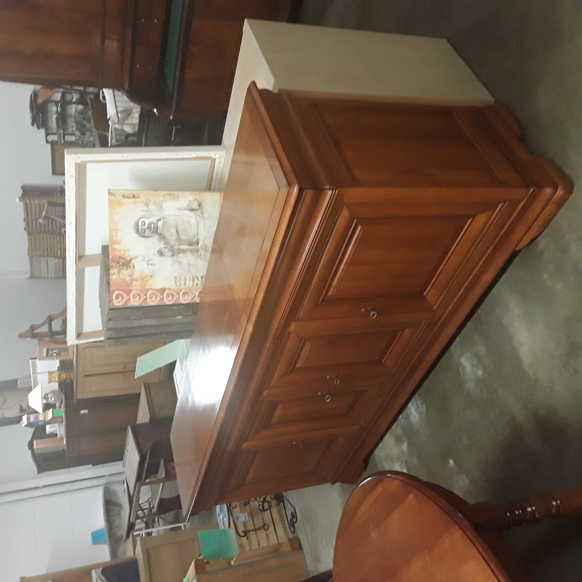 <p>Dresse merisier St Louis-Phlip<br />L 235 cm x P 50 Cm x H 140 Cm<br />225,00 € T.T.C<br /><a href="/Article/123254?type=depose" style="color:white;" target="_blank">Lien vers l'article</a></p>