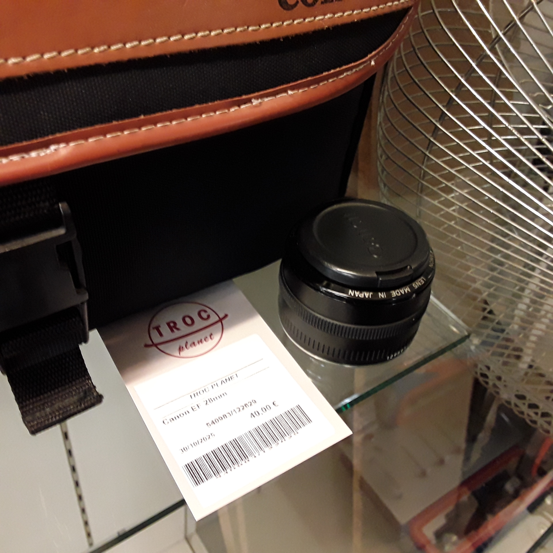 <p>Canon EF 28mm<br />32,00 € T.T.C<br /><a href="/Article/122629?type=depose" style="color:white;" target="_blank">Lien vers l&#39;article</a></p>