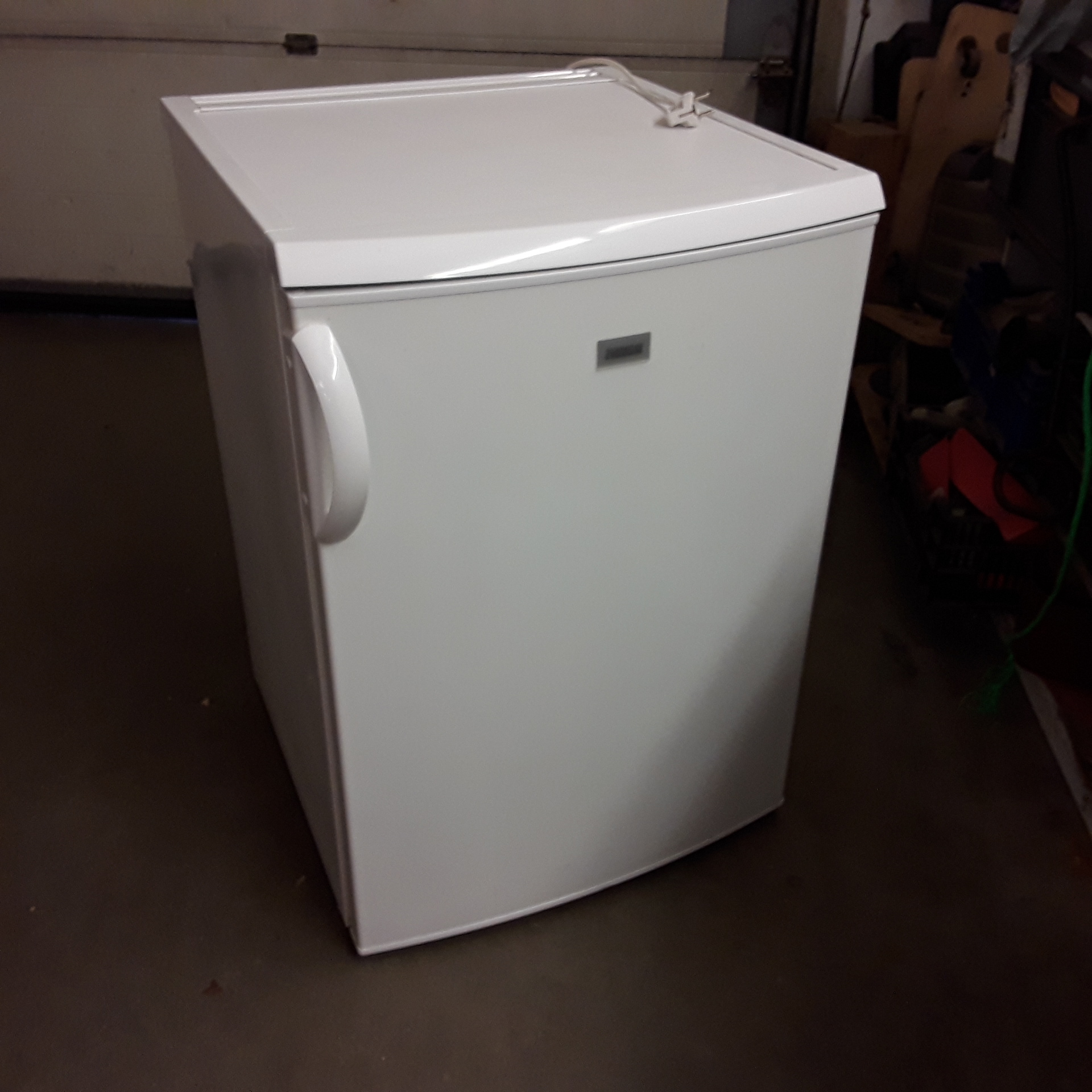 <p>Frigo Zanussi<br />60,00 € T.T.C<br /><a href="/Article/122568?type=depose" style="color:white;" target="_blank">Lien vers l'article</a></p>