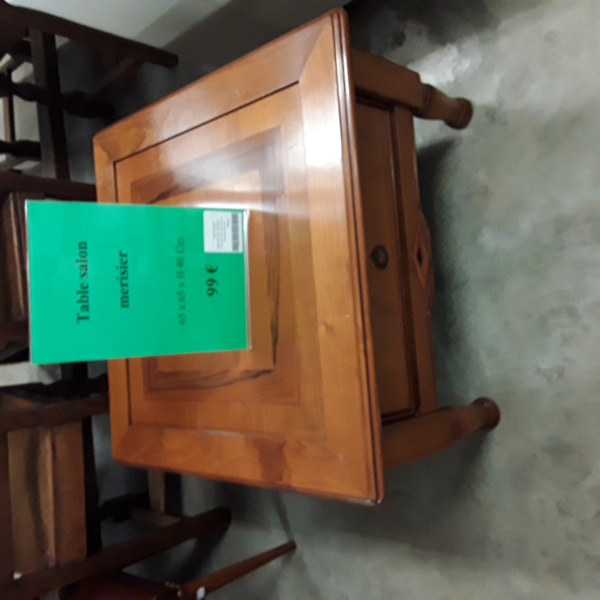 <p>Table de salon merisier<br />1 tiroir(41) 65 x 65 x 40 Cm<br />99,00 € T.T.C<br /><a href="/Article/4774?type=neuf" style="color:white;" target="_blank">Lien vers l'article</a></p>
