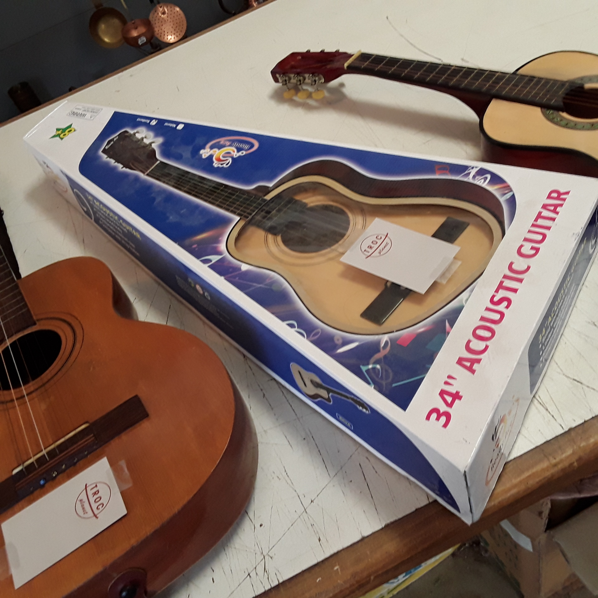 <p>Guitare acoustique Ready Ace <br />40,00 € T.T.C<br /><a href="/Article/121721?type=depose" style="color:white;" target="_blank">Lien vers l&#39;article</a></p>