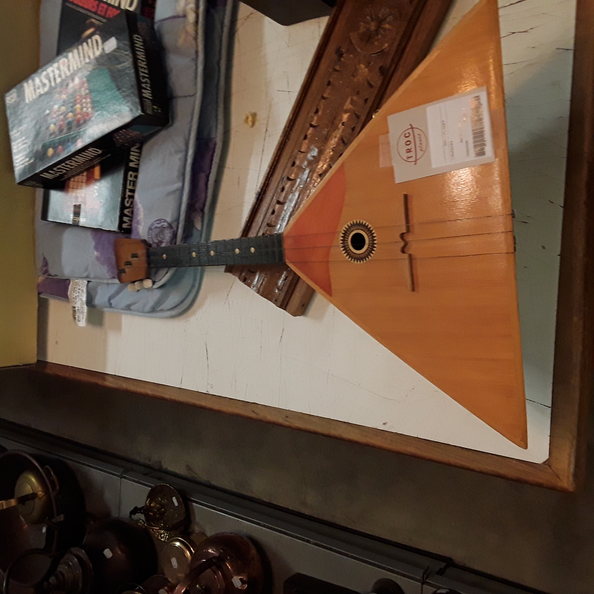 <p>Balalaicka<br />70,00 € T.T.C<br /><a href="/Article/123342?type=depose" style="color:white;" target="_blank">Lien vers l'article</a></p>