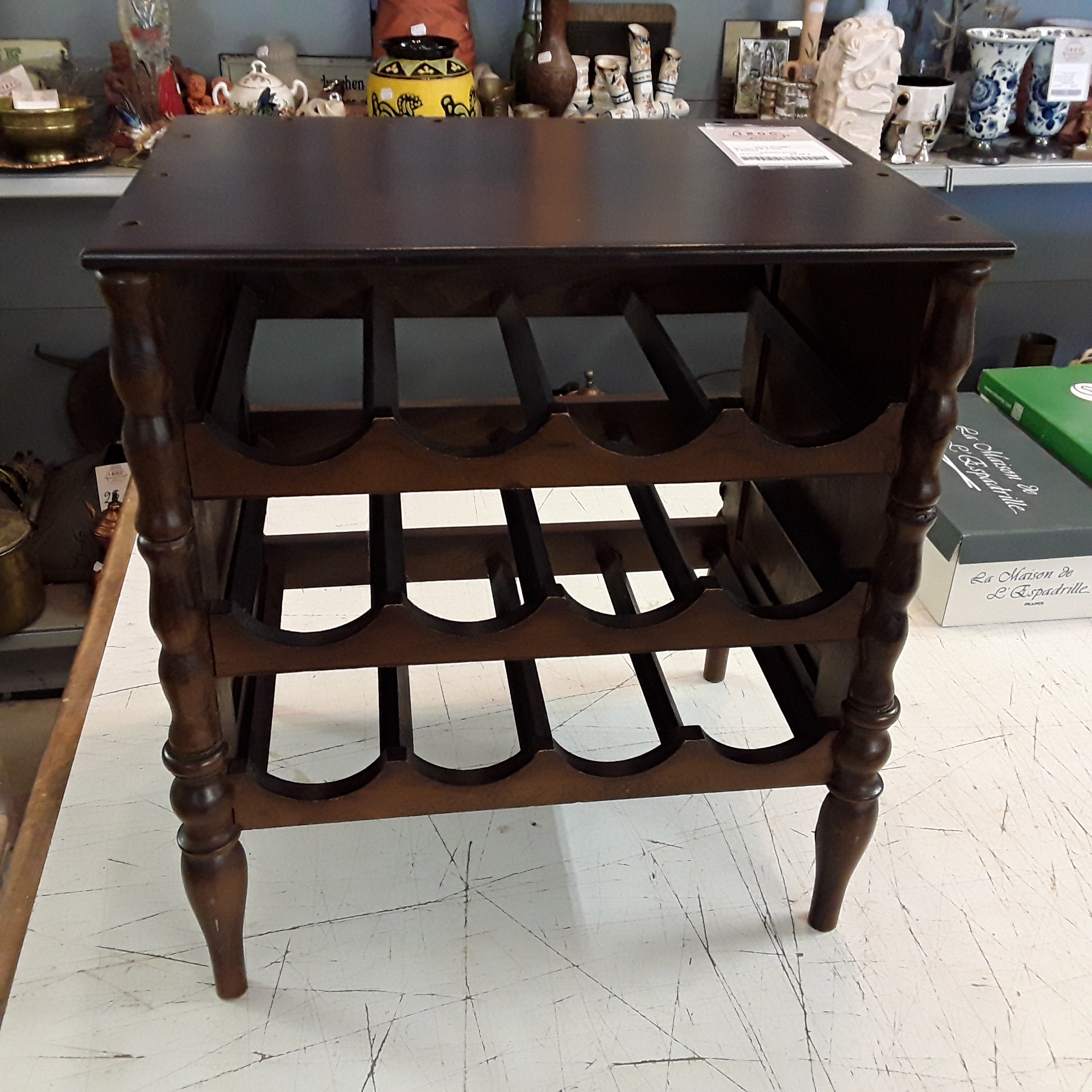 <p>Meuble PM à vins<br />3 étages<br />20,00 € T.T.C<br /><a href="/Article/121709?type=depose" style="color:white;" target="_blank">Lien vers l&#39;article</a></p>