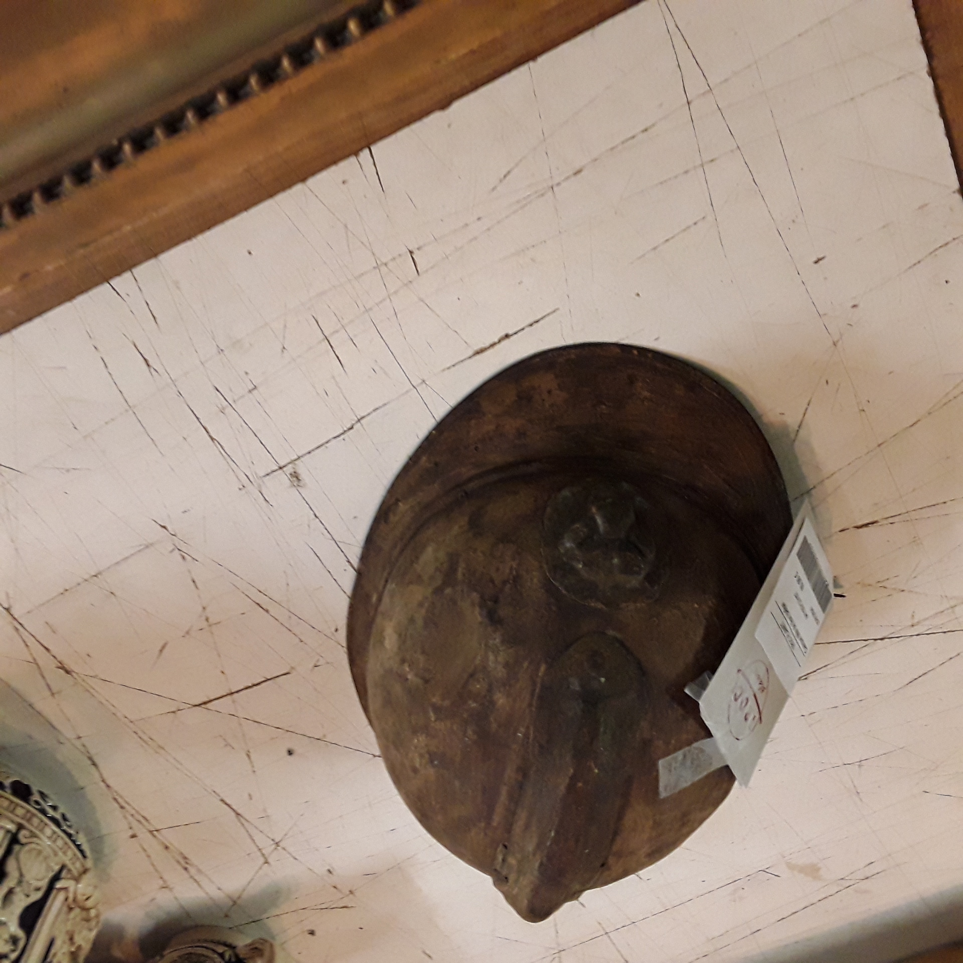 <p>Casque tête de lion belge<br />60,00 € T.T.C<br /><a href="/Article/123107?type=depose" style="color:white;" target="_blank">Lien vers l'article</a></p>