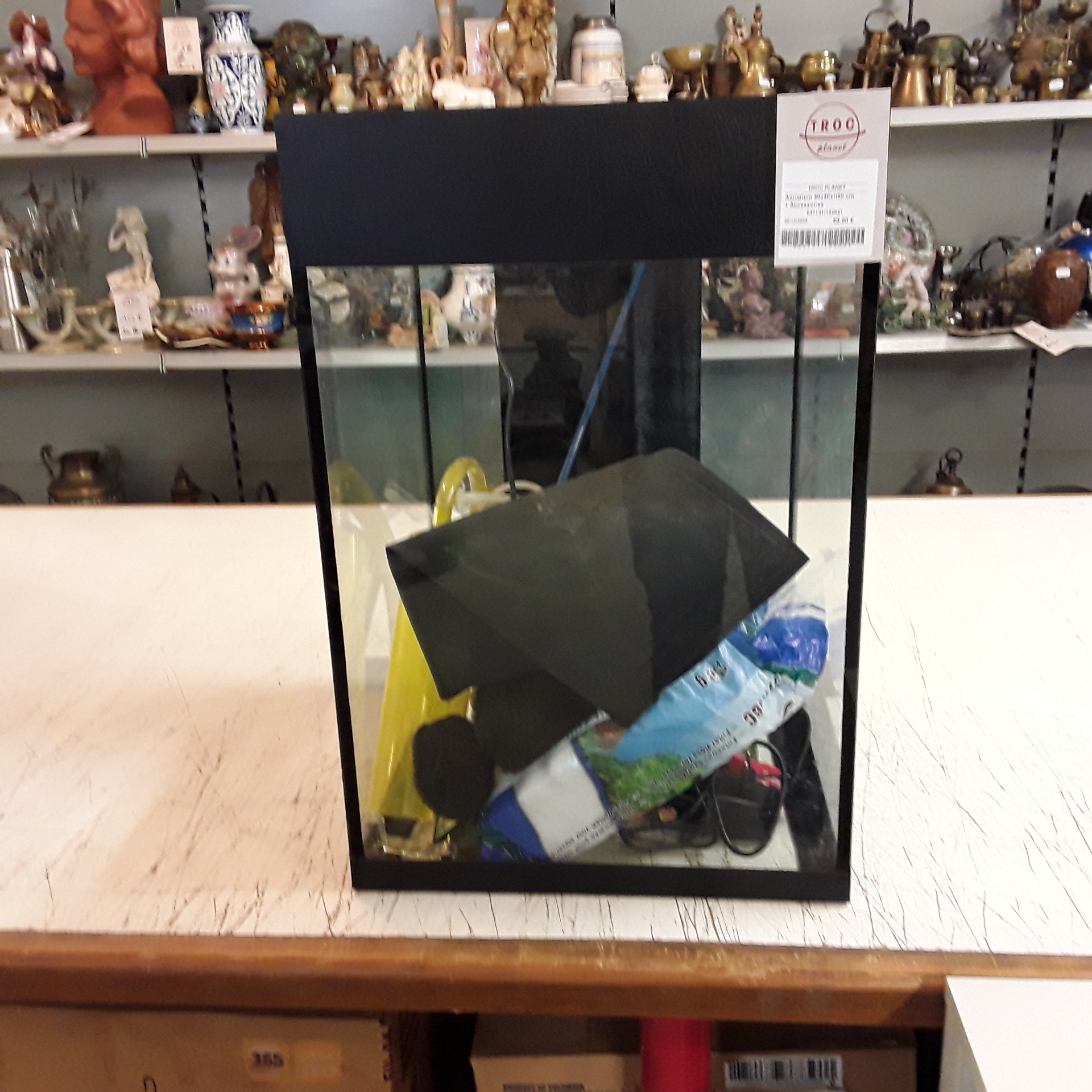 <p>Aquarium 40x40xH60 cm<br />+ Accessoires<br />50,00 € T.T.C<br /><a href="/Article/122921?type=depose" style="color:white;" target="_blank">Lien vers l'article</a></p>