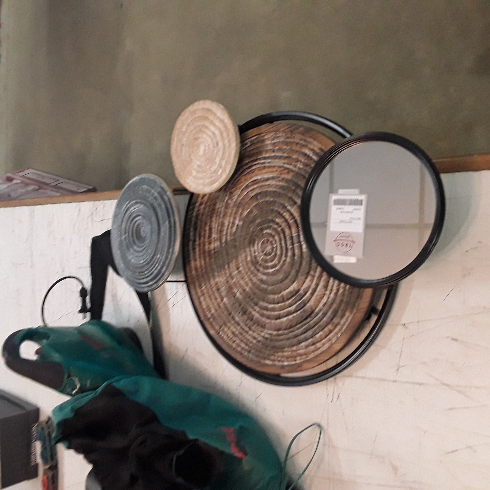 <p>Déco miroir<br />15,00 € T.T.C<br /><a href="/Article/123350?type=depose" style="color:white;" target="_blank">Lien vers l'article</a></p>