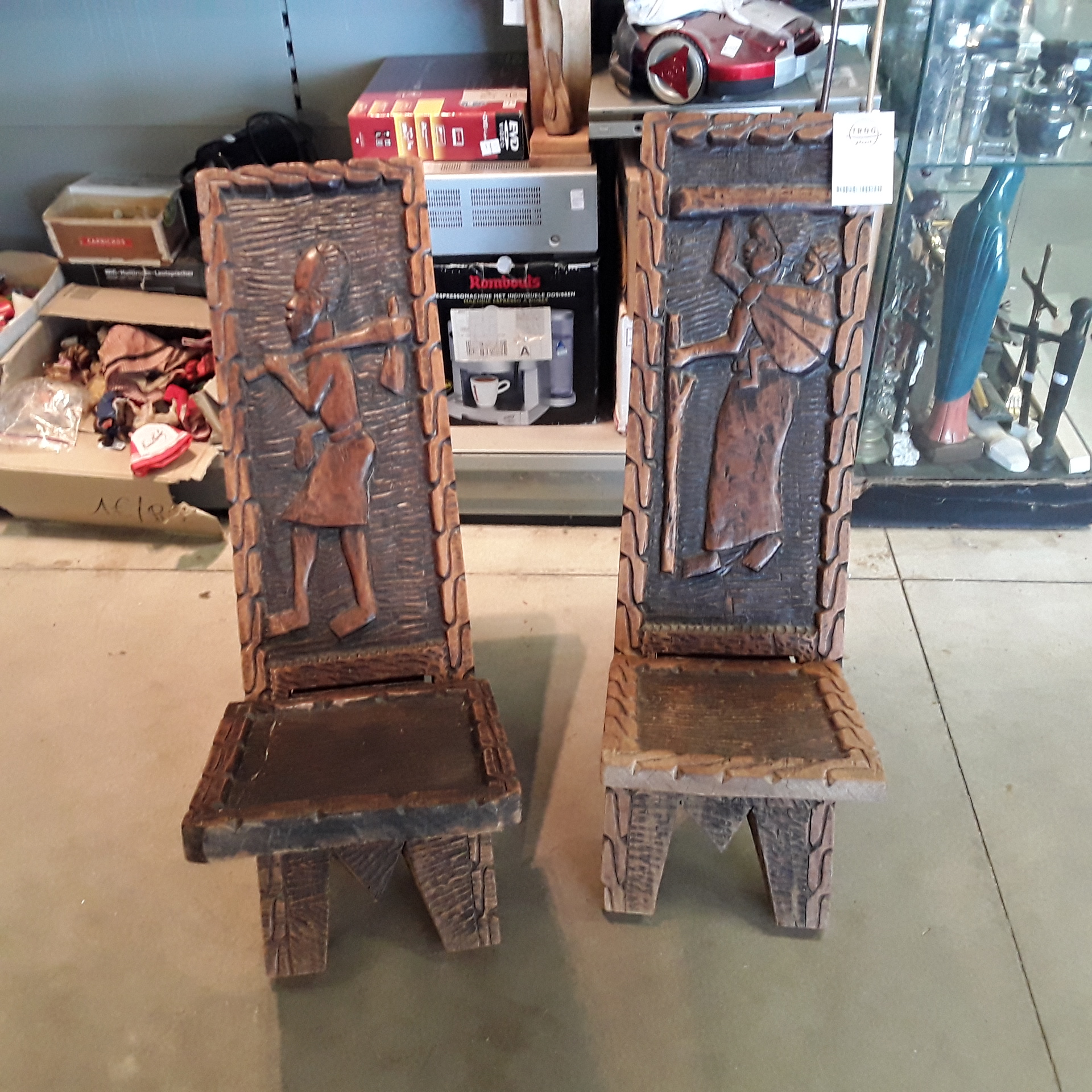 <p>Paire de chaises à palabre<br />africaines<br />120,00 € T.T.C<br /><a href="/Article/122644?type=depose" style="color:white;" target="_blank">Lien vers l&#39;article</a></p>