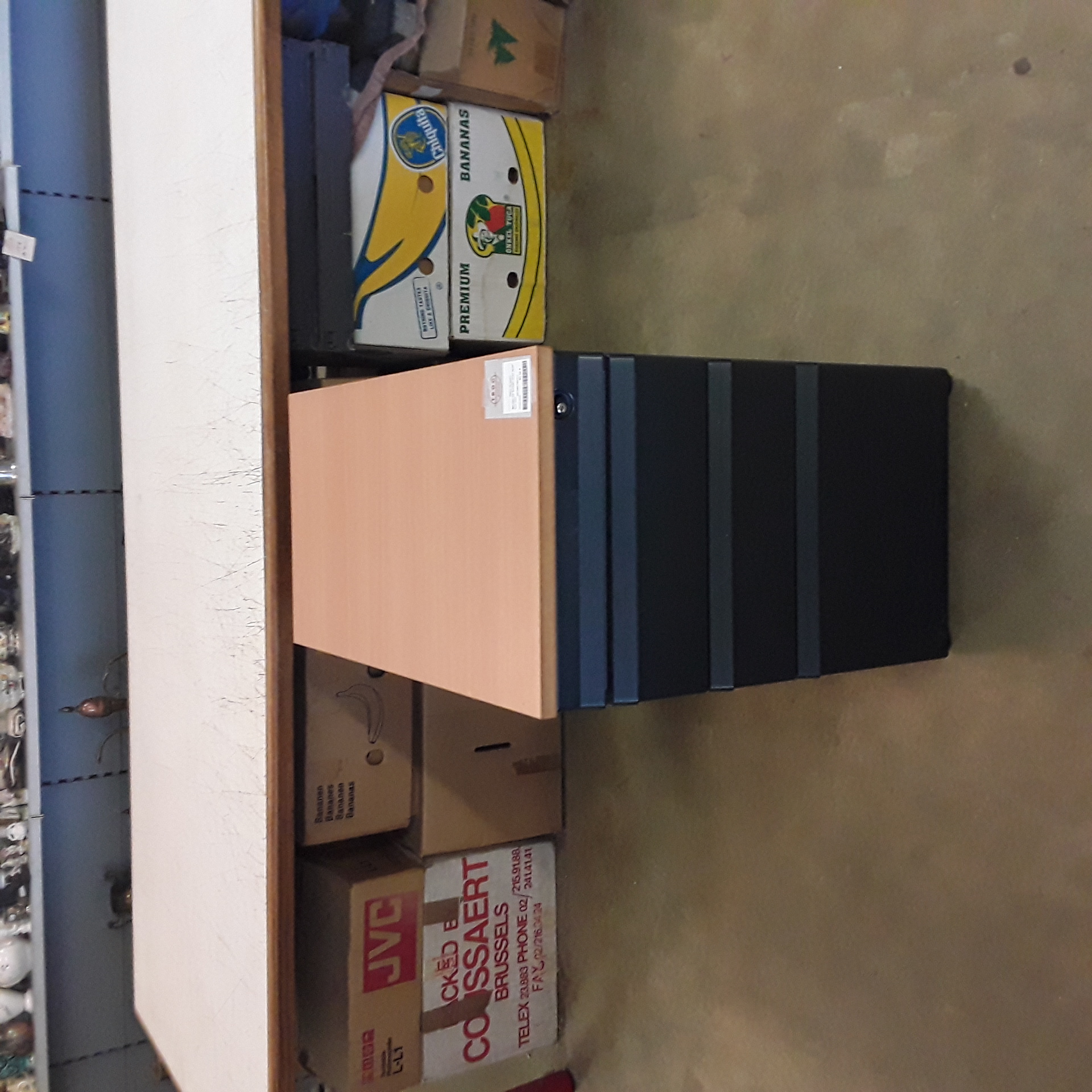 <p>Meuble de bureau avec tiroirs<br />acs clef<br />60,00 € T.T.C<br /><a href="/Article/123313?type=depose" style="color:white;" target="_blank">Lien vers l'article</a></p>