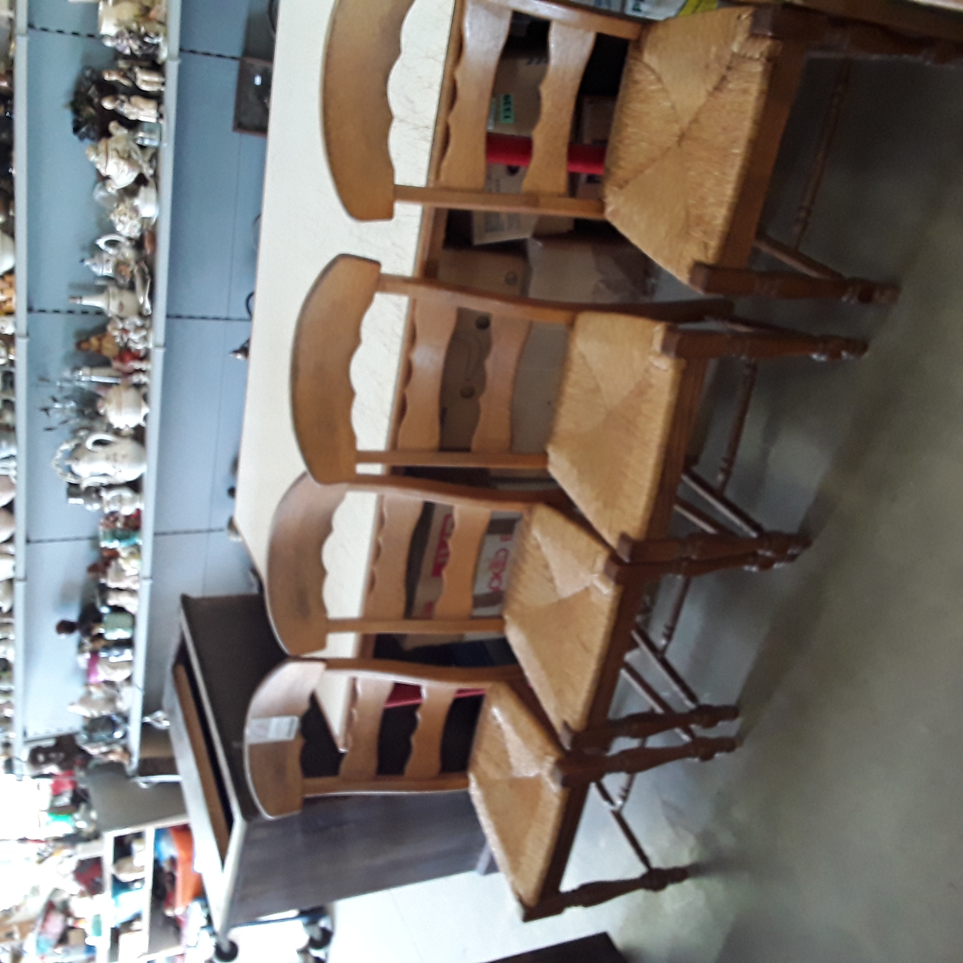 <p>Lot de 4 chaises paillée bois <br /> de ferme<br />40,00 € T.T.C<br /><a href="/Article/124242?type=depose" style="color:white;" target="_blank">Lien vers l'article</a></p>