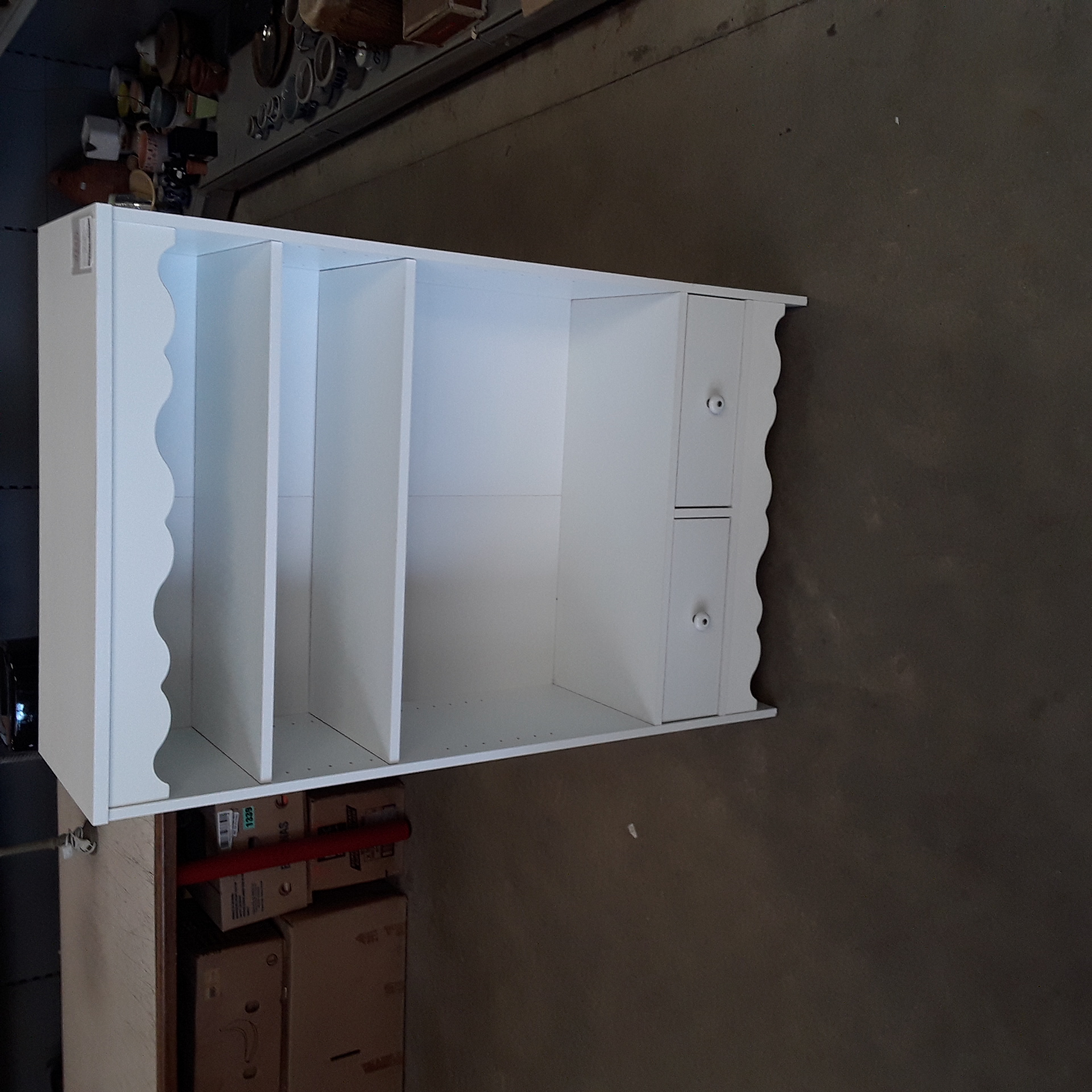 <p>Petit meuble en bois MDF blanc<br />2tiroirs + planches<br />35,00 € T.T.C<br /><a href="/Article/123596?type=depose" style="color:white;" target="_blank">Lien vers l'article</a></p>