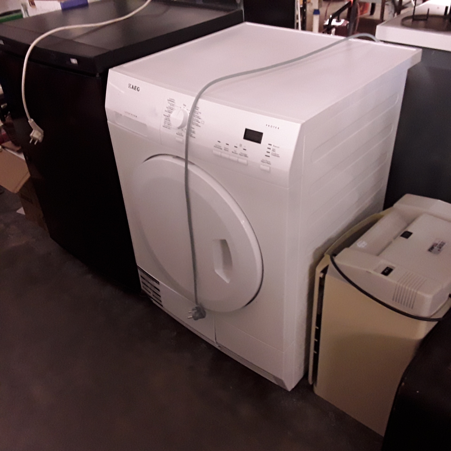 <p>Sèche linge AEG<br />150,00 € T.T.C<br /><a href="/Article/122317?type=depose" style="color:white;" target="_blank">Lien vers l&#39;article</a></p>
