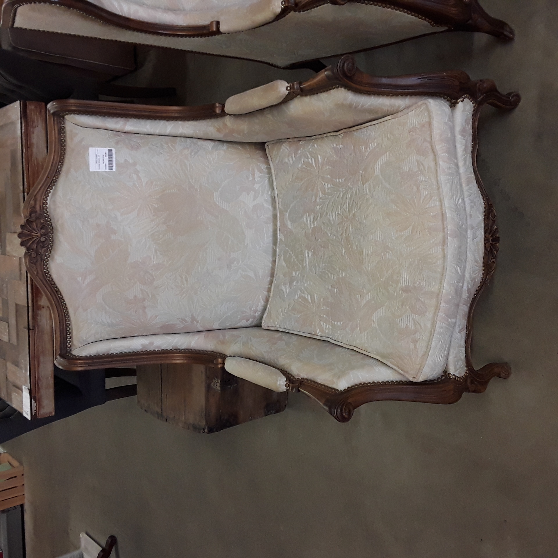 <p>Fauteuil bergère pm<br />80,00 € T.T.C<br /><a href="/Article/123327?type=depose" style="color:white;" target="_blank">Lien vers l'article</a></p>