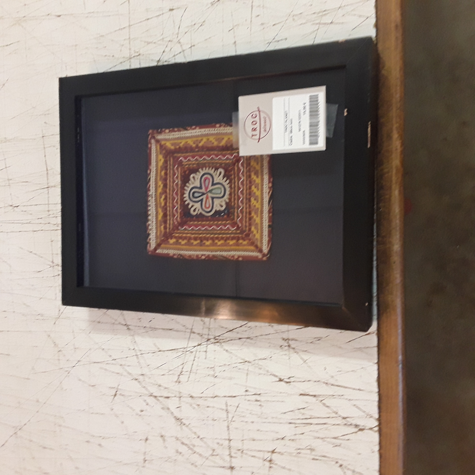 <p>Cadre  déco noir<br />15,00 € T.T.C<br /><a href="/Article/123311?type=depose" style="color:white;" target="_blank">Lien vers l'article</a></p>