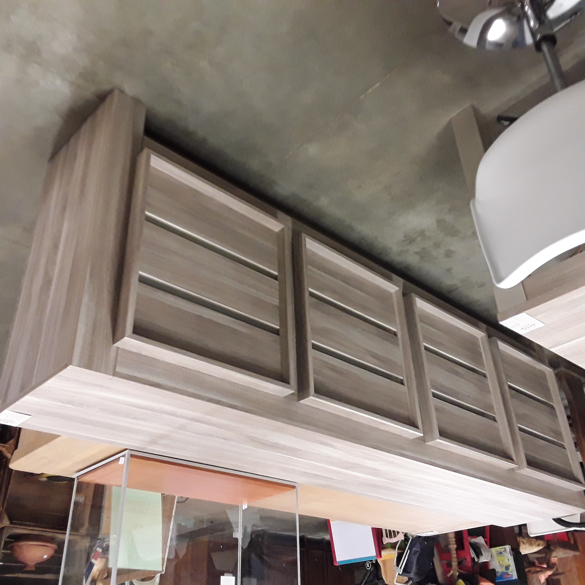 <p>Dressoir moderne 265 x 51 cm<br />175,00 € T.T.C<br /><a href="/Article/123531?type=depose" style="color:white;" target="_blank">Lien vers l'article</a></p>