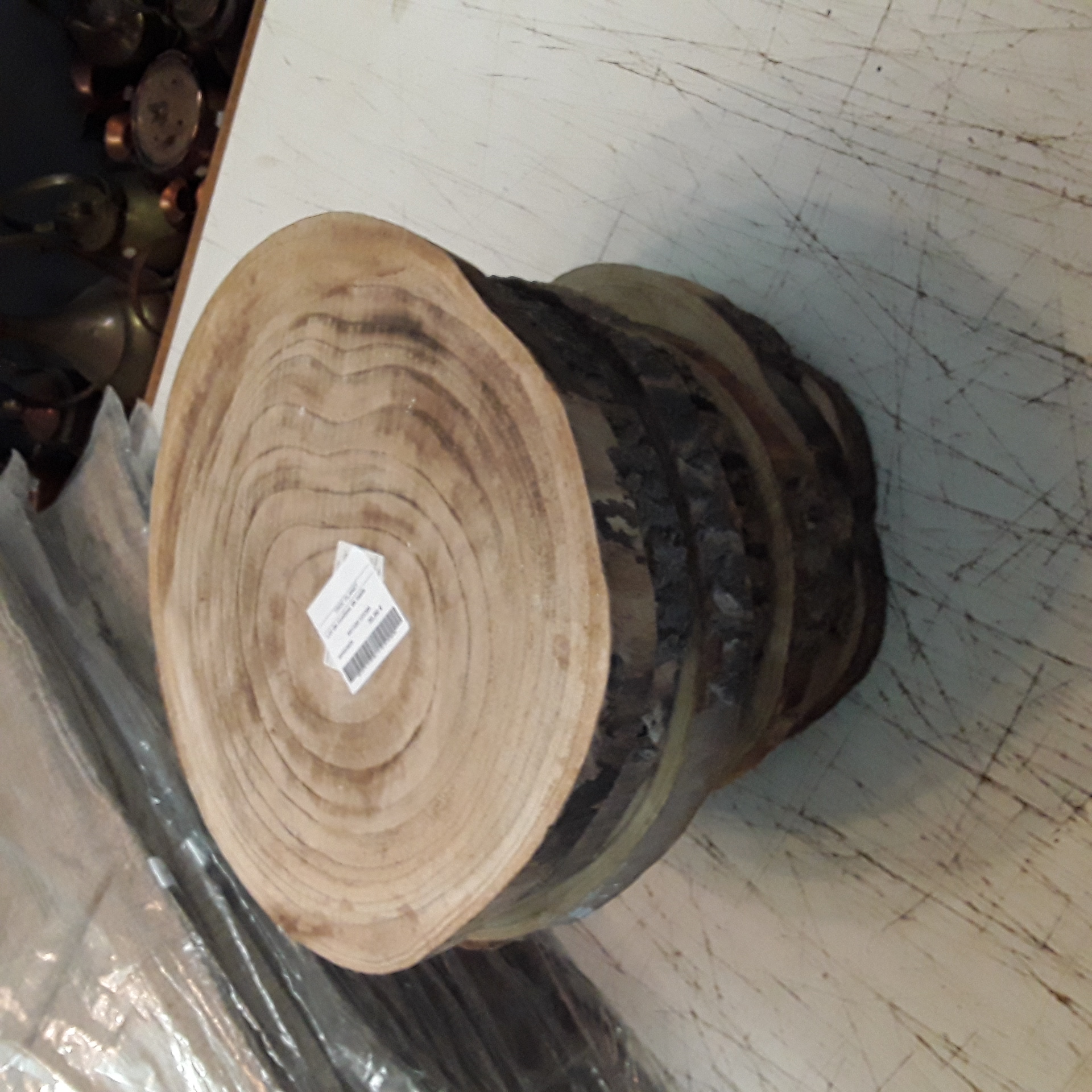 <p>Lot de rondins de table<br />30,00 € T.T.C<br /><a href="/Article/123399?type=depose" style="color:white;" target="_blank">Lien vers l'article</a></p>