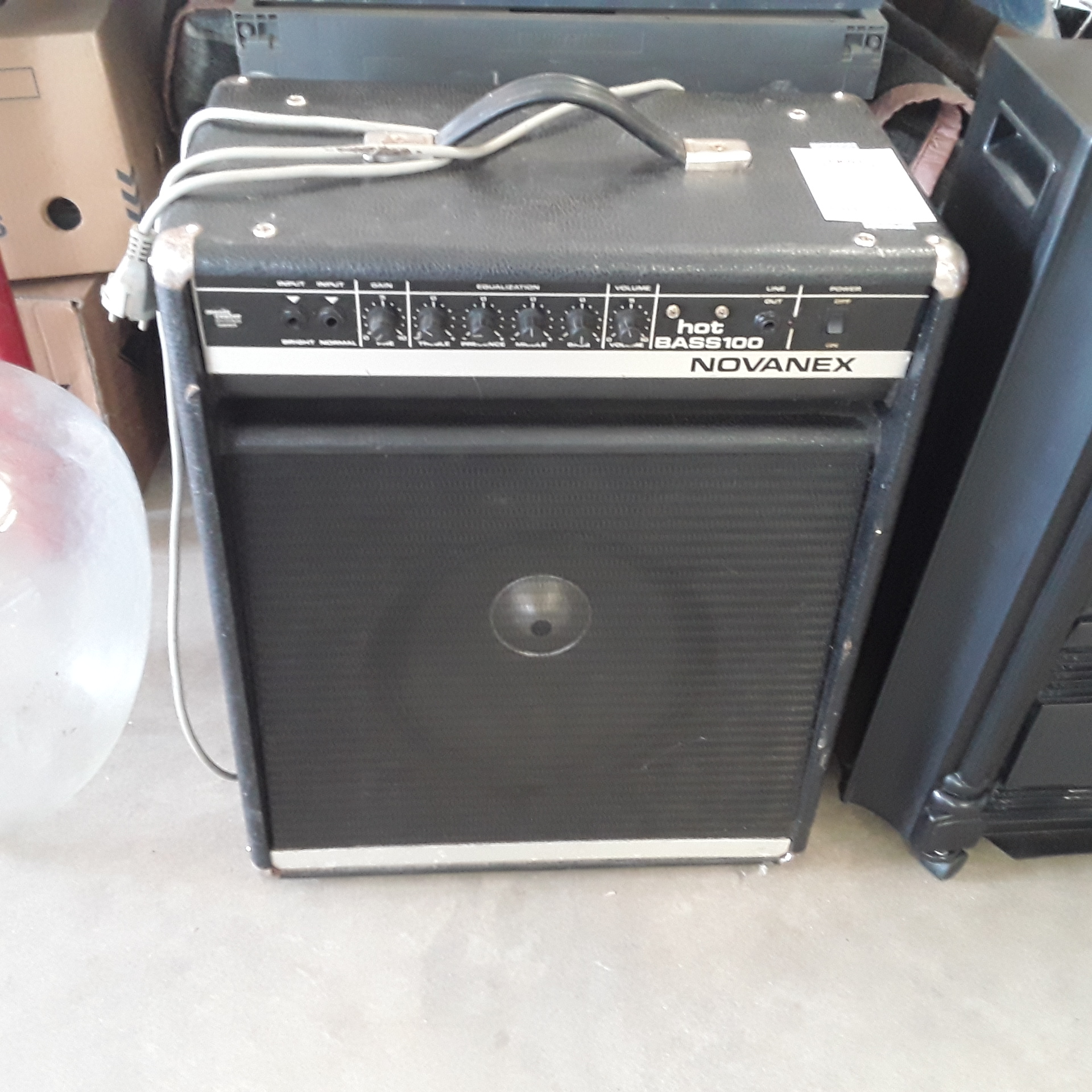 <p>Ampli Bass Novanex<br />Hot Bass 100<br />75,00 € T.T.C<br /><a href="/Article/122188?type=depose" style="color:white;" target="_blank">Lien vers l&#39;article</a></p>