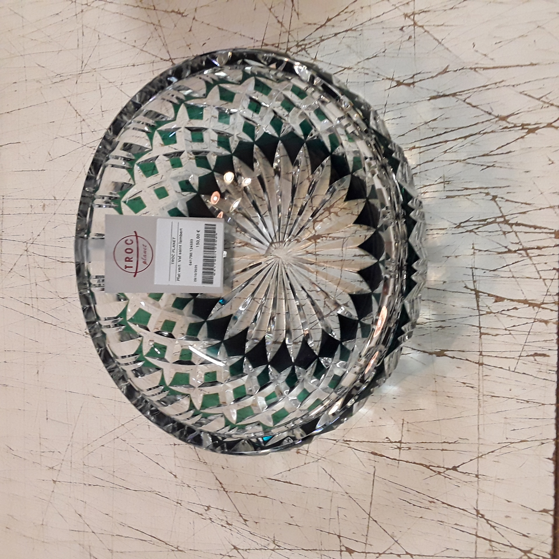 <p>Plat vert  Val saint lambert<br />150,00 € T.T.C<br /><a href="/Article/124595?type=depose" style="color:white;" target="_blank">Lien vers l'article</a></p>