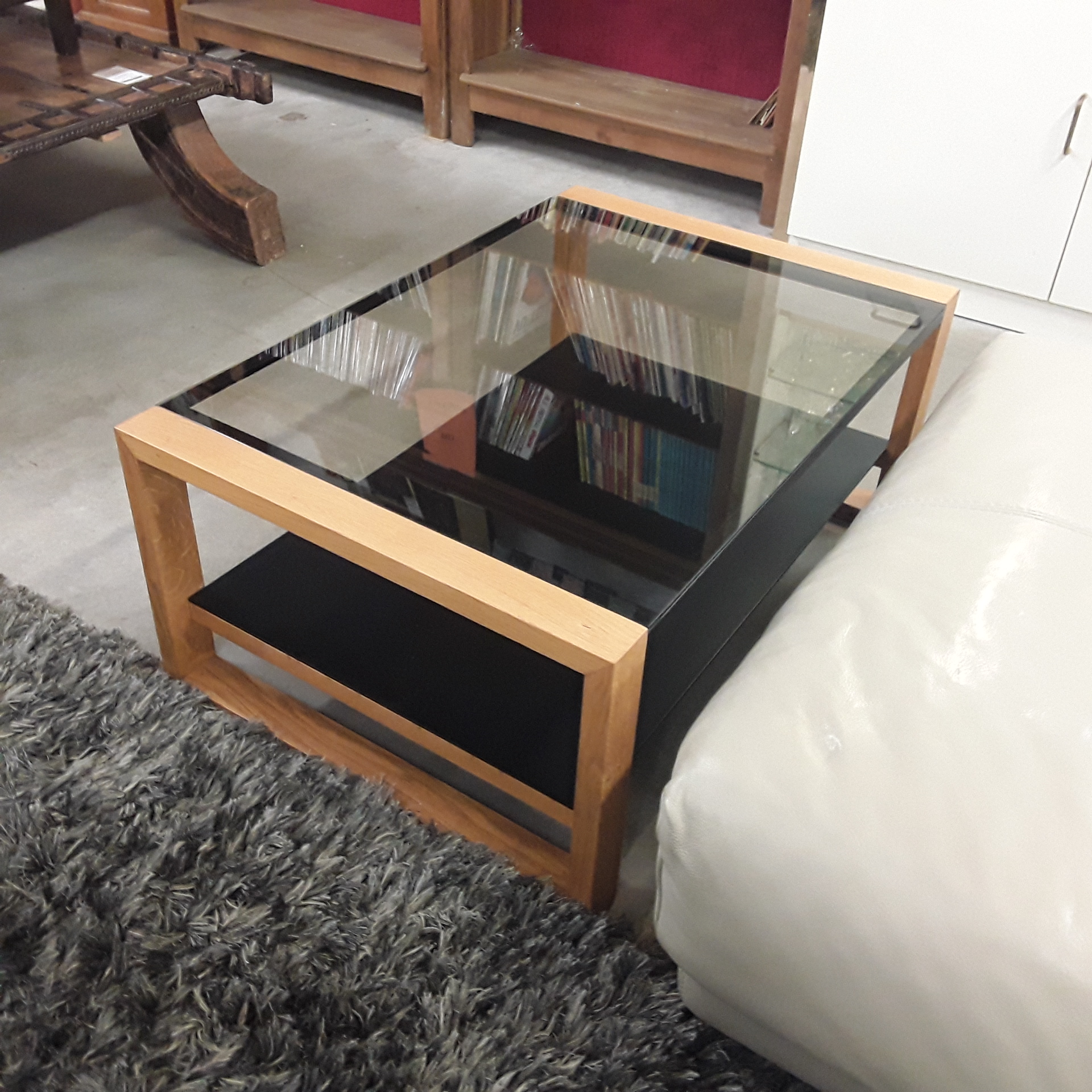 <p>Table de salon vitrée en chêne<br />95 x 65 cm<br />40,00 € T.T.C<br /><a href="/Article/122345?type=depose" style="color:white;" target="_blank">Lien vers l&#39;article</a></p>