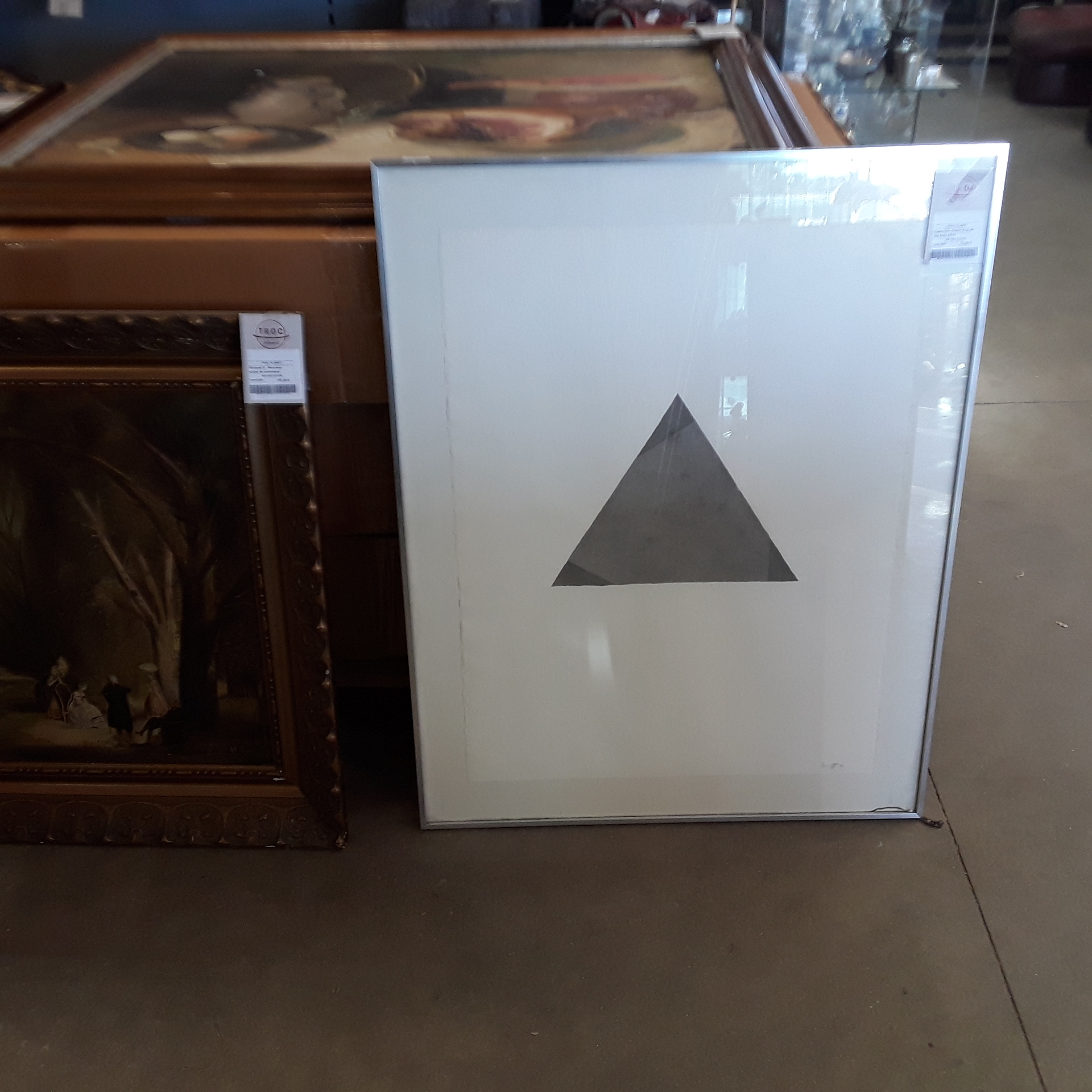 <p>Cadre litto dessin triangle<br />sur fond blanc<br />75,00 € T.T.C<br /><a href="/Article/123135?type=depose" style="color:white;" target="_blank">Lien vers l'article</a></p>