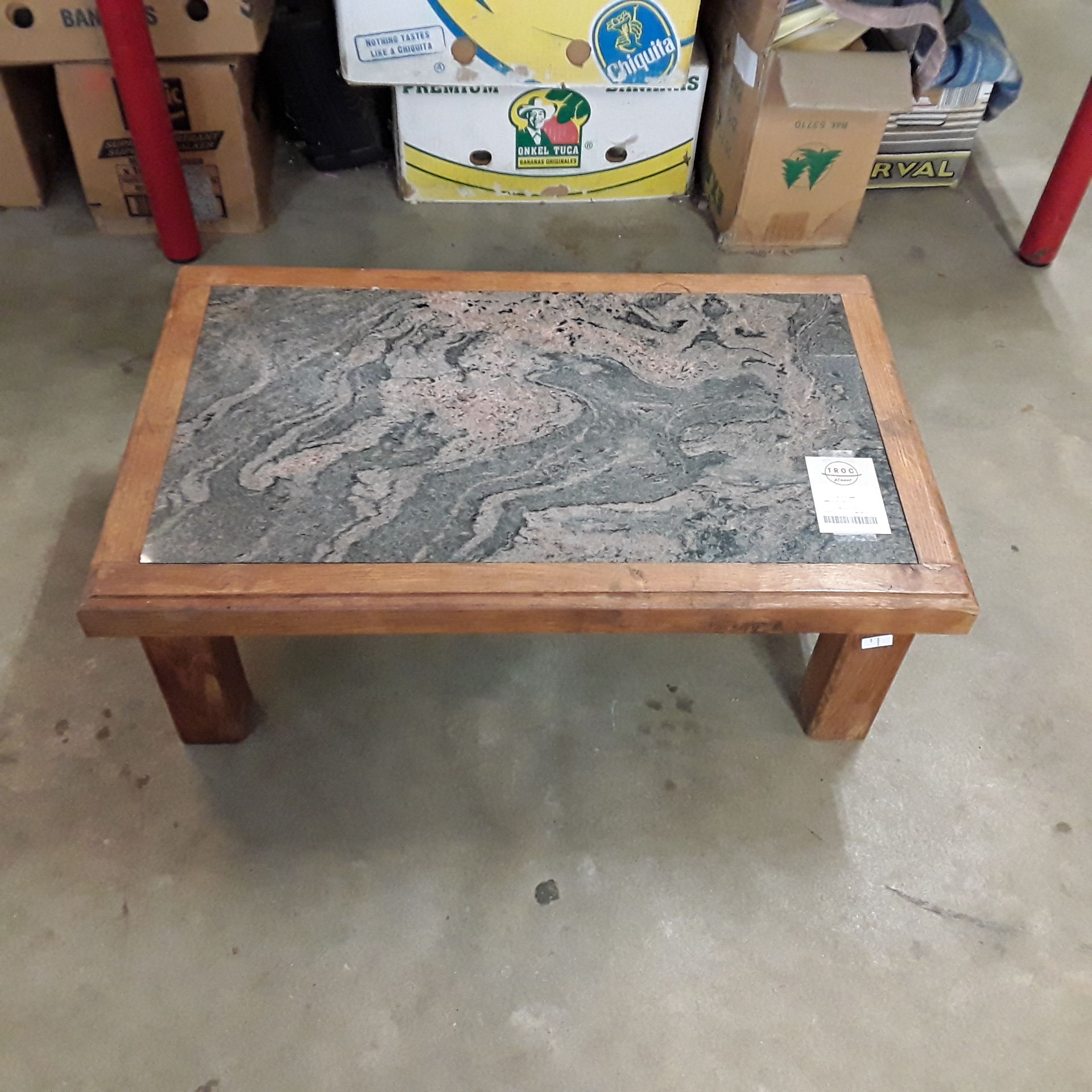 <p>Table avec pierre <br />36,00 € T.T.C<br /><a href="/Article/121434?type=depose" style="color:white;" target="_blank">Lien vers l&#39;article</a></p>
