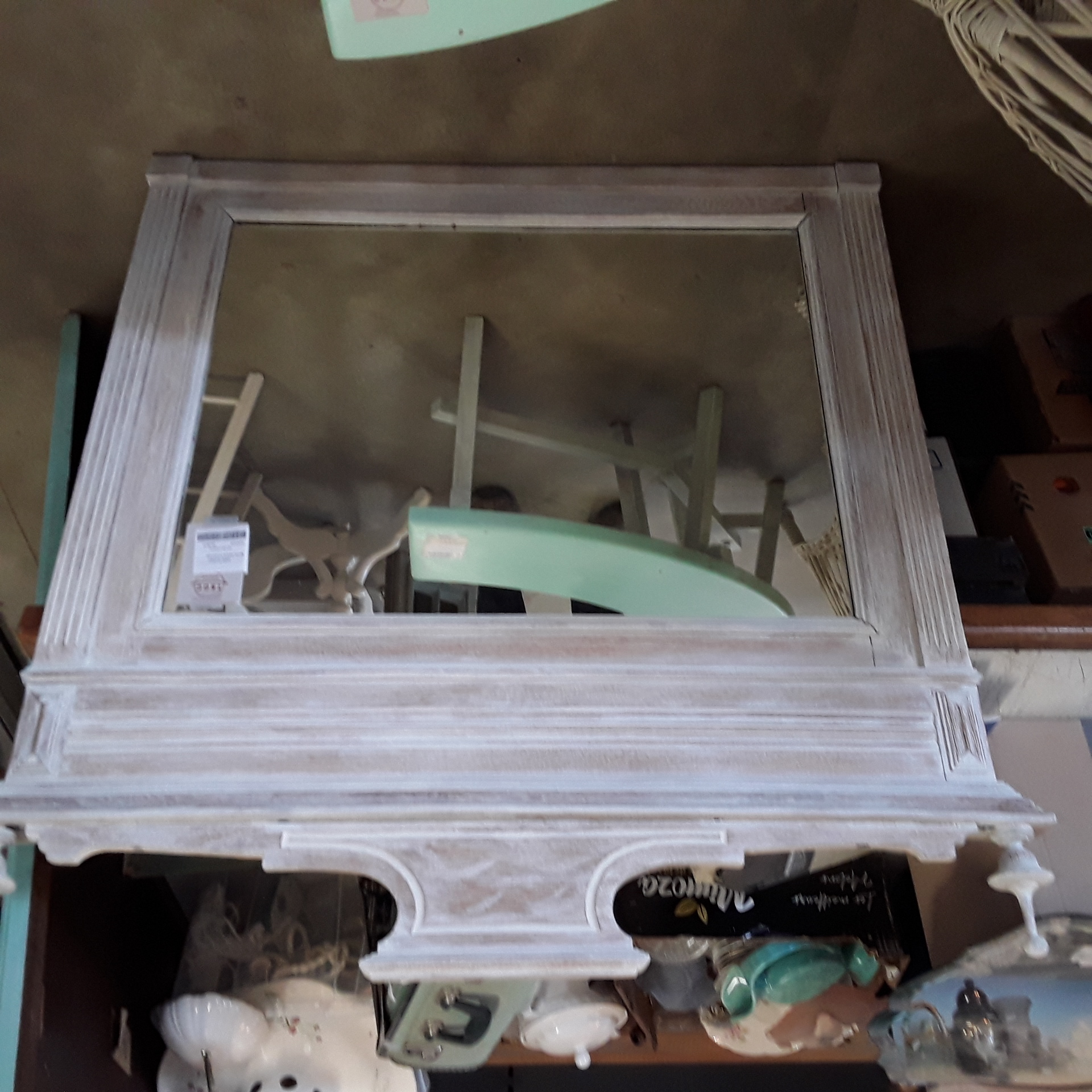 <p>Miroir patiné à bobines<br />40,00 € T.T.C<br /><a href="/Article/123519?type=depose" style="color:white;" target="_blank">Lien vers l'article</a></p>