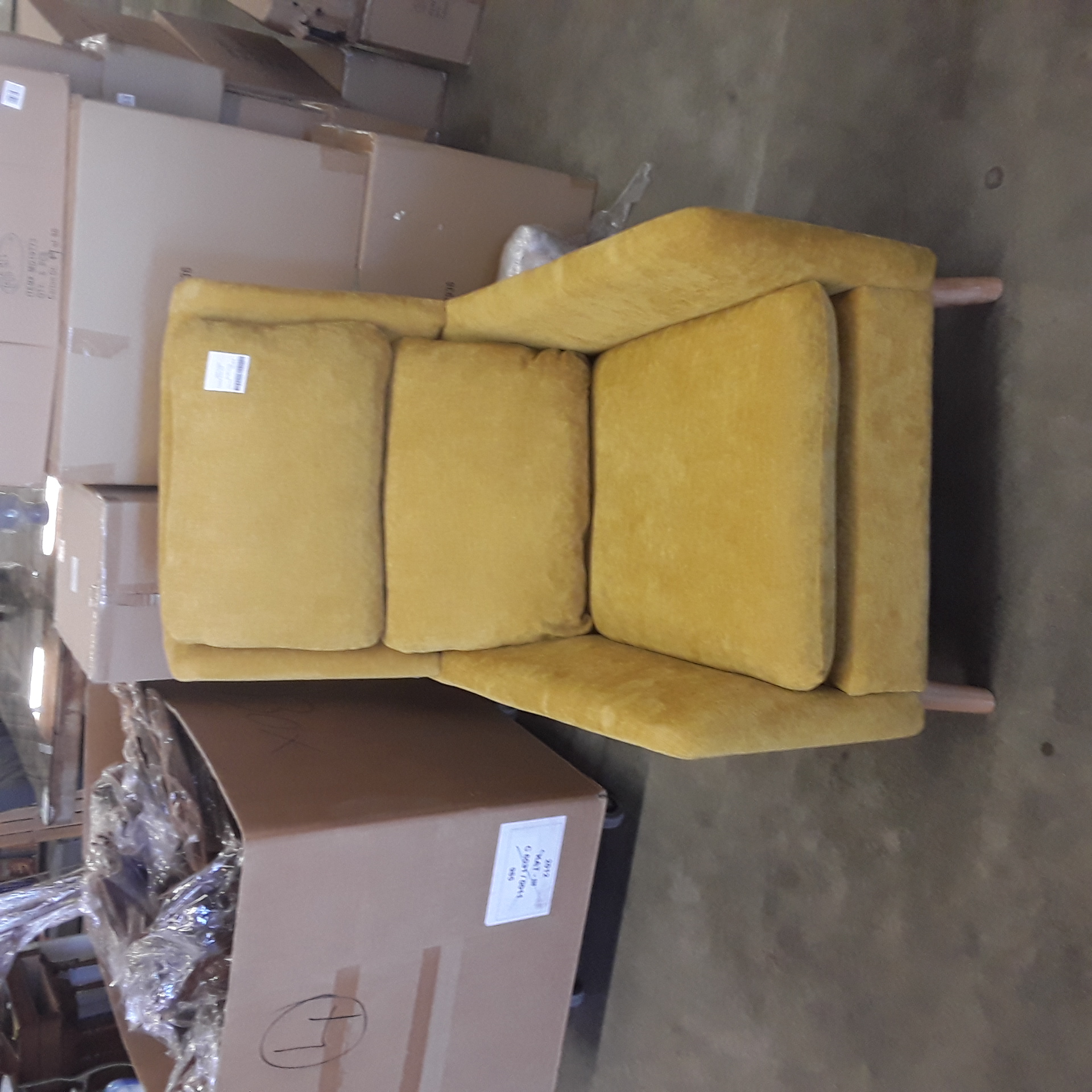 <p>Fauteuil jaune ocre<br />100,00 € T.T.C<br /><a href="/Article/123298?type=depose" style="color:white;" target="_blank">Lien vers l'article</a></p>