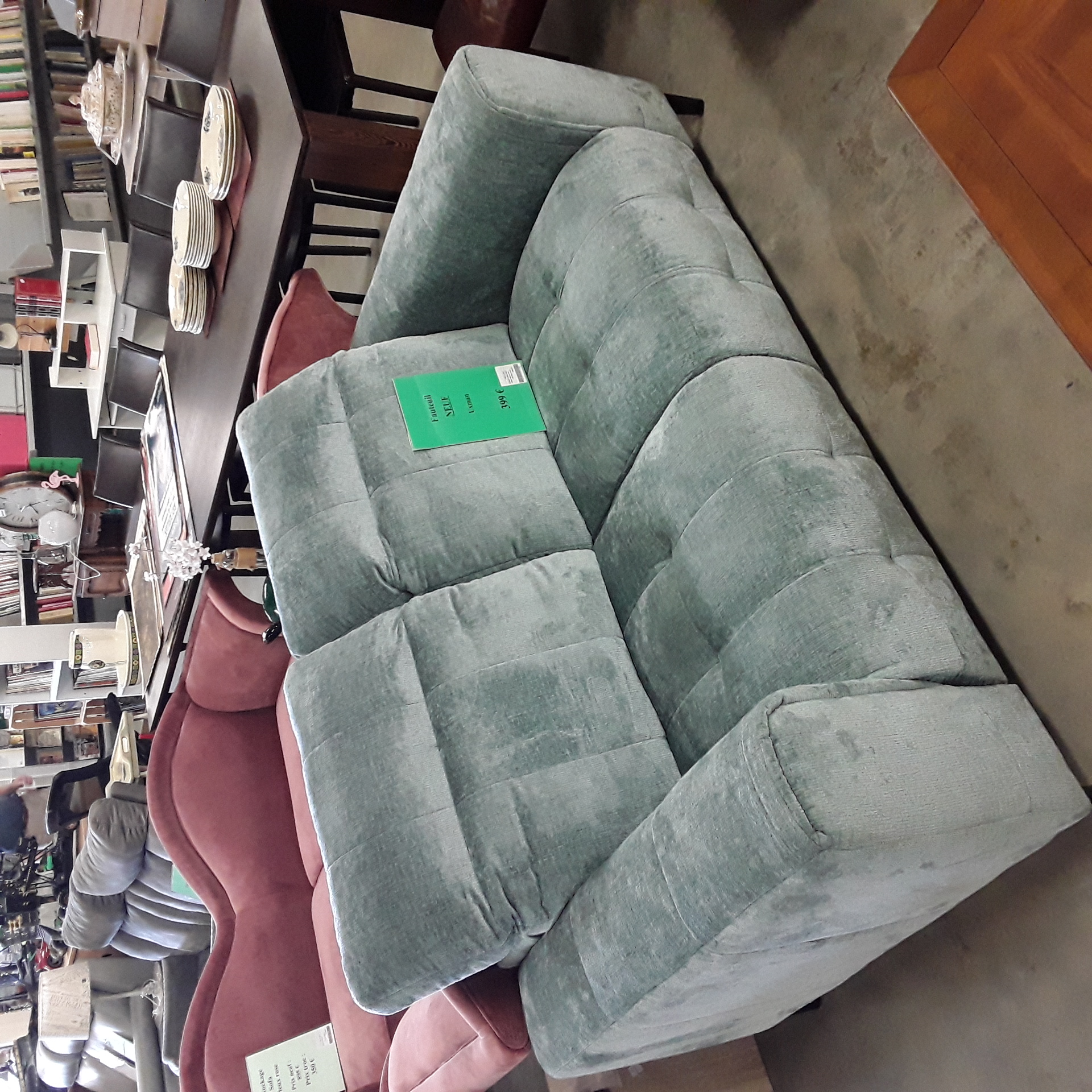 <p>Canapé 2 places NEUF<br />modèle Uxman (162)<br />399,00 € T.T.C<br /><a href="/Article/4775?type=neuf" style="color:white;" target="_blank">Lien vers l'article</a></p>