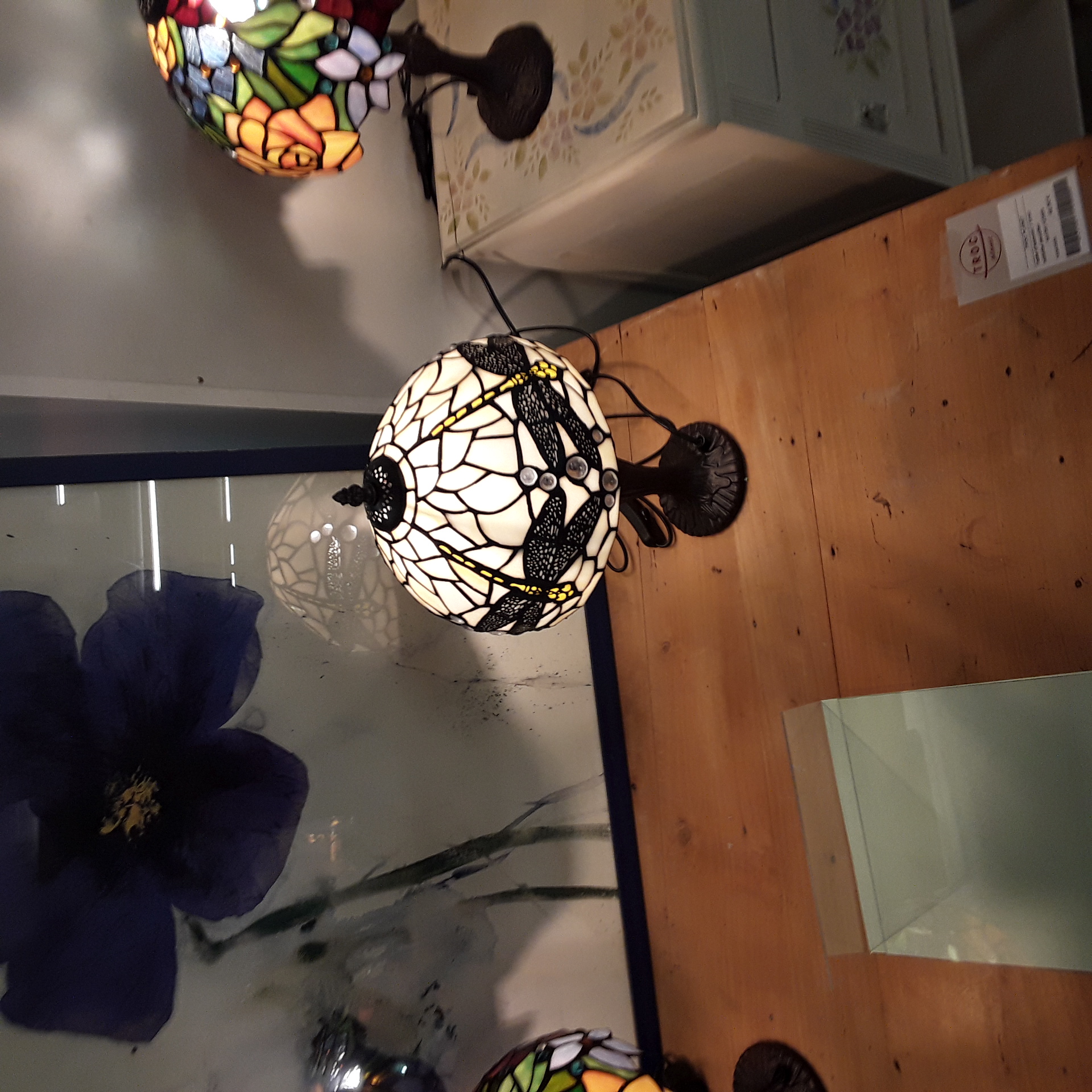 <p>Lampe Tiffany PM/MM<br />200-212-214<br />169,00 € T.T.C<br /><a href="/Article/4725?type=neuf" style="color:white;" target="_blank">Lien vers l'article</a></p>