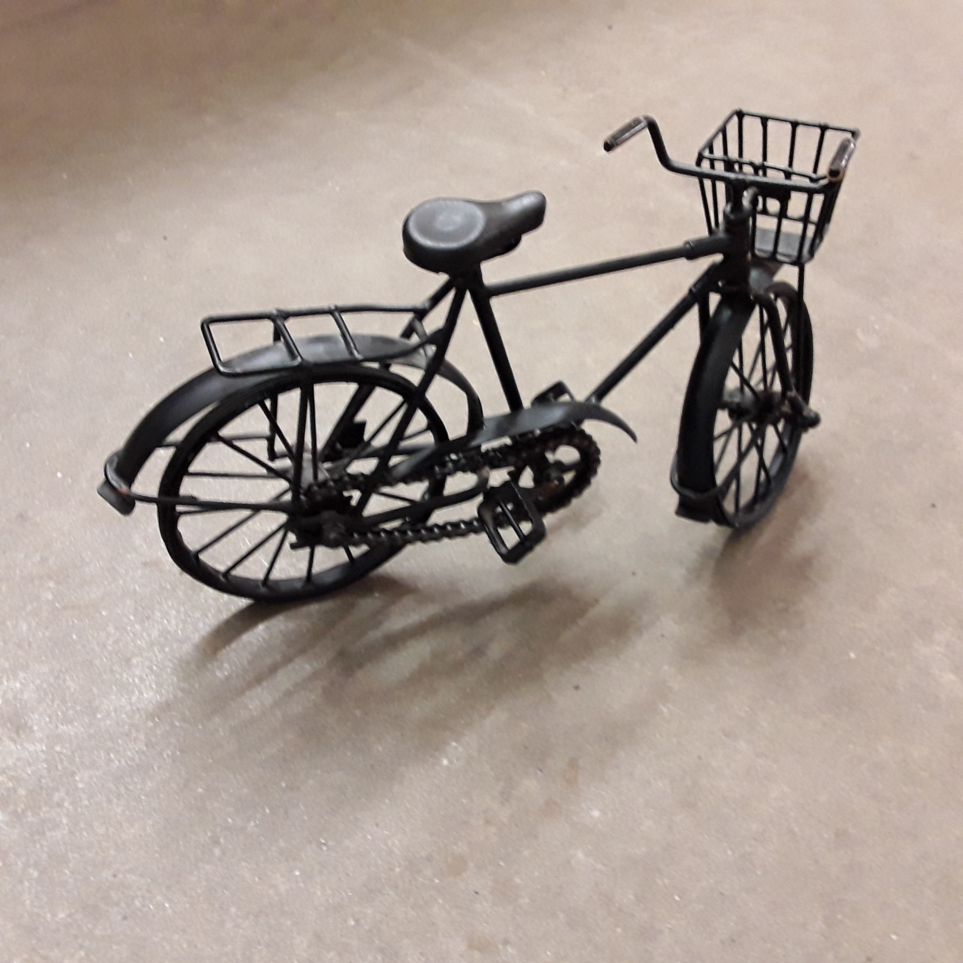 <p>Vélo déco PM métal<br />15,00 € T.T.C<br /><a href="/Article/122457?type=depose" style="color:white;" target="_blank">Lien vers l&#39;article</a></p>