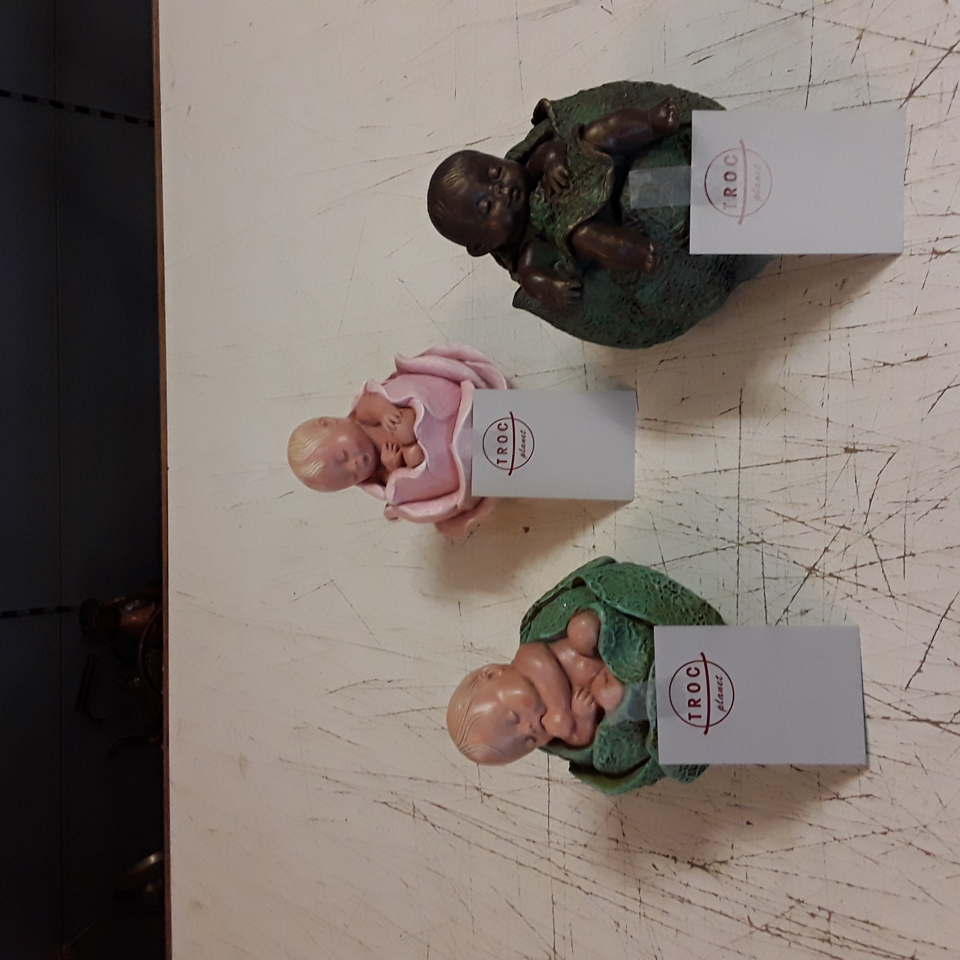 <p>Déco enfant chou<br />20,00 € T.T.C<br /><a href="/Article/123239?type=depose" style="color:white;" target="_blank">Lien vers l'article</a></p>