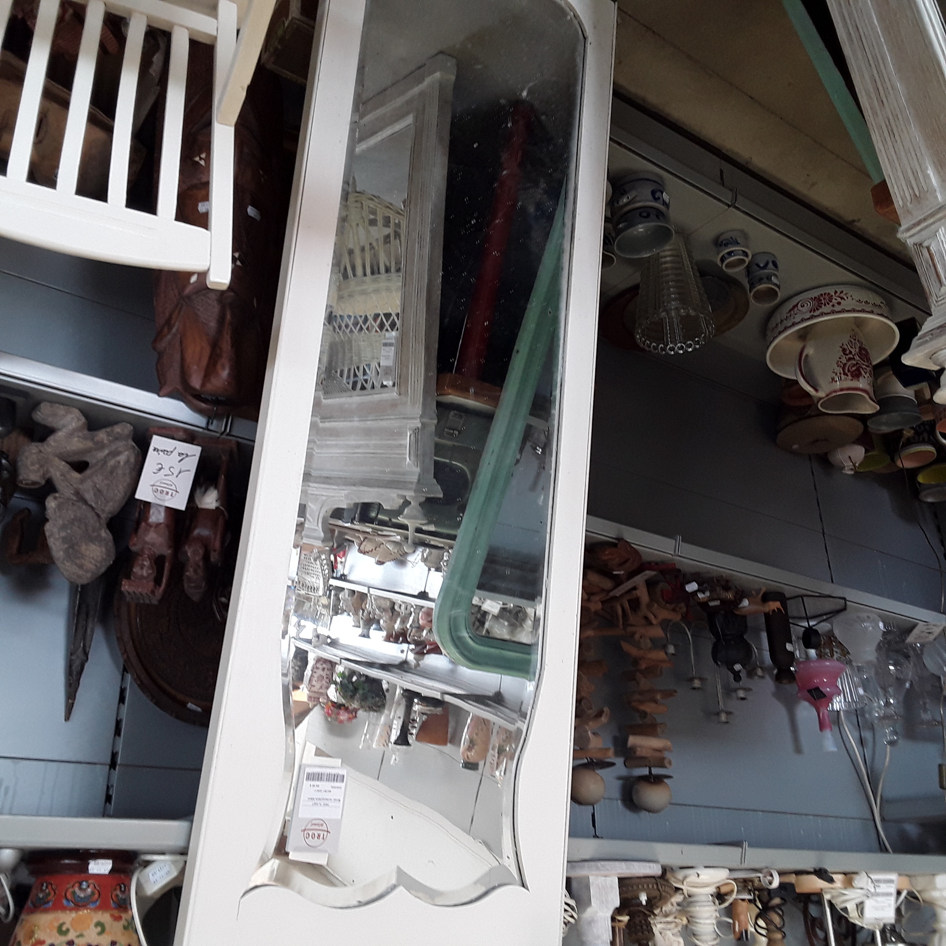 <p>Miroir rectangulaire blanc<br />25,00 € T.T.C<br /><a href="/Article/123517?type=depose" style="color:white;" target="_blank">Lien vers l'article</a></p>