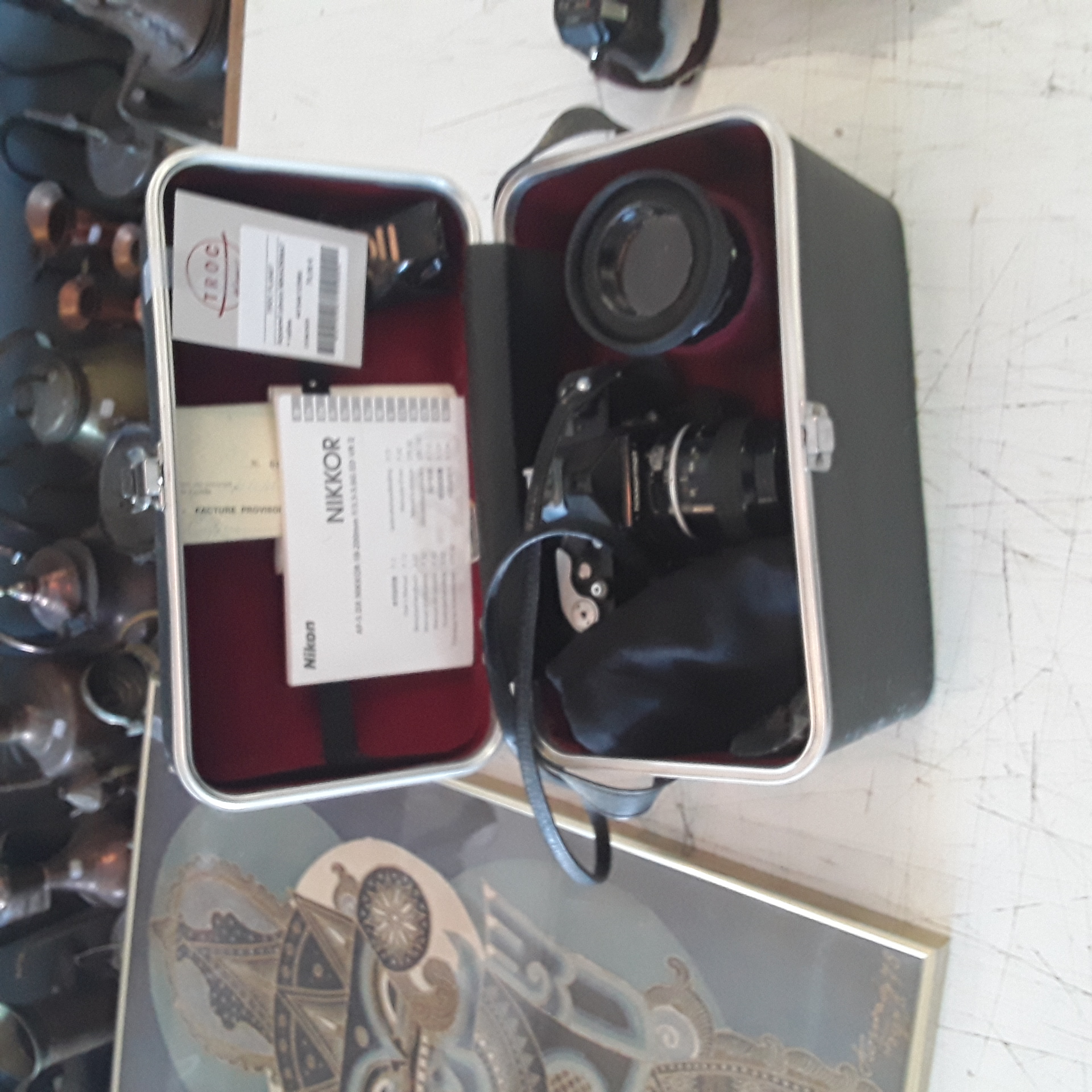 <p>Appareil photo NIKKORMAT<br />+ valise<br />70,00 € T.T.C<br /><a href="/Article/123985?type=depose" style="color:white;" target="_blank">Lien vers l'article</a></p>