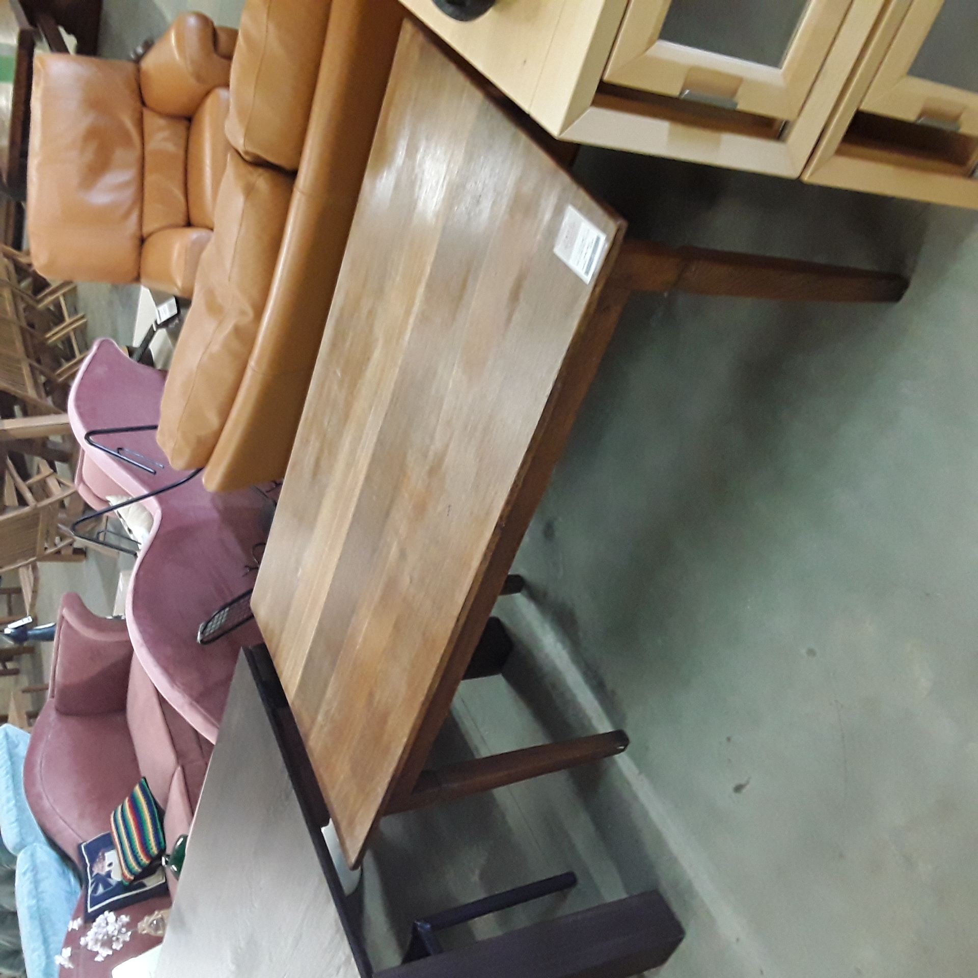 <p>Table en bois 146 x 77 x H 70<br />60,00 € T.T.C<br /><a href="/Article/124607?type=depose" style="color:white;" target="_blank">Lien vers l'article</a></p>