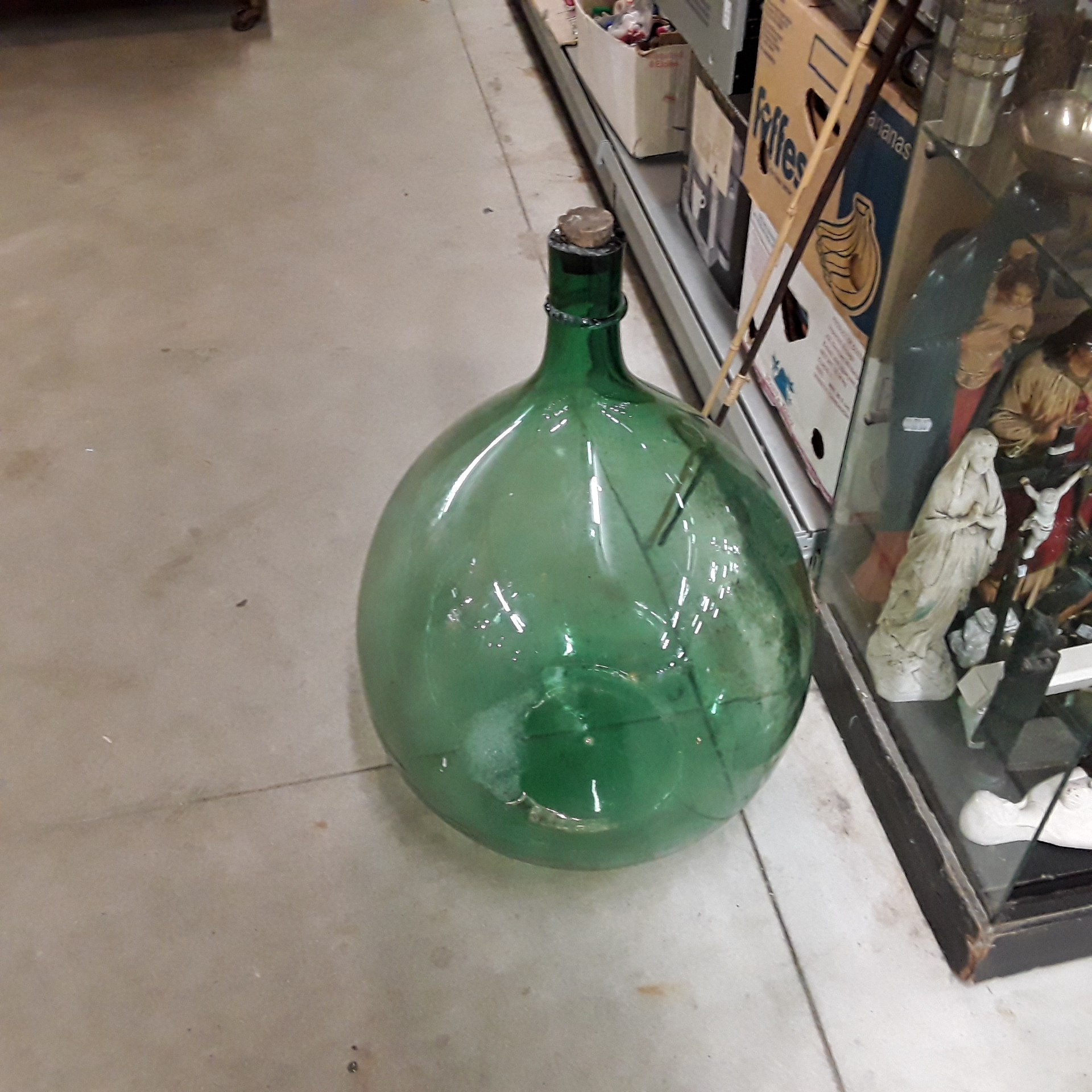 <p>Dame Jeanne ancienne<br />30,00 € T.T.C<br /><a href="/Article/122979?type=depose" style="color:white;" target="_blank">Lien vers l'article</a></p>