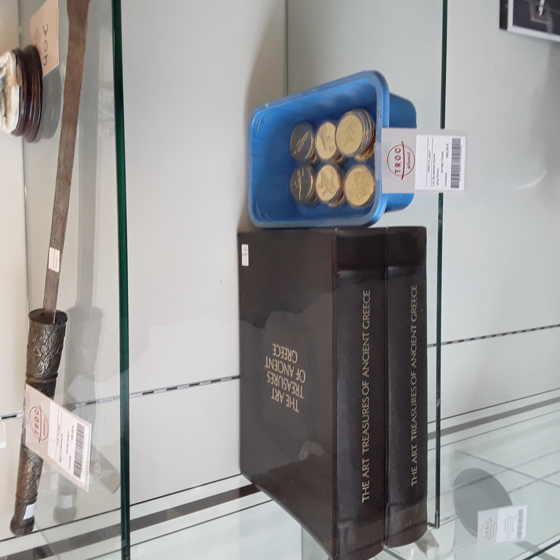 <p>Lot de pieces dorée<br /> plus livres<br />300,00 € T.T.C<br /><a href="/Article/123469?type=depose" style="color:white;" target="_blank">Lien vers l'article</a></p>