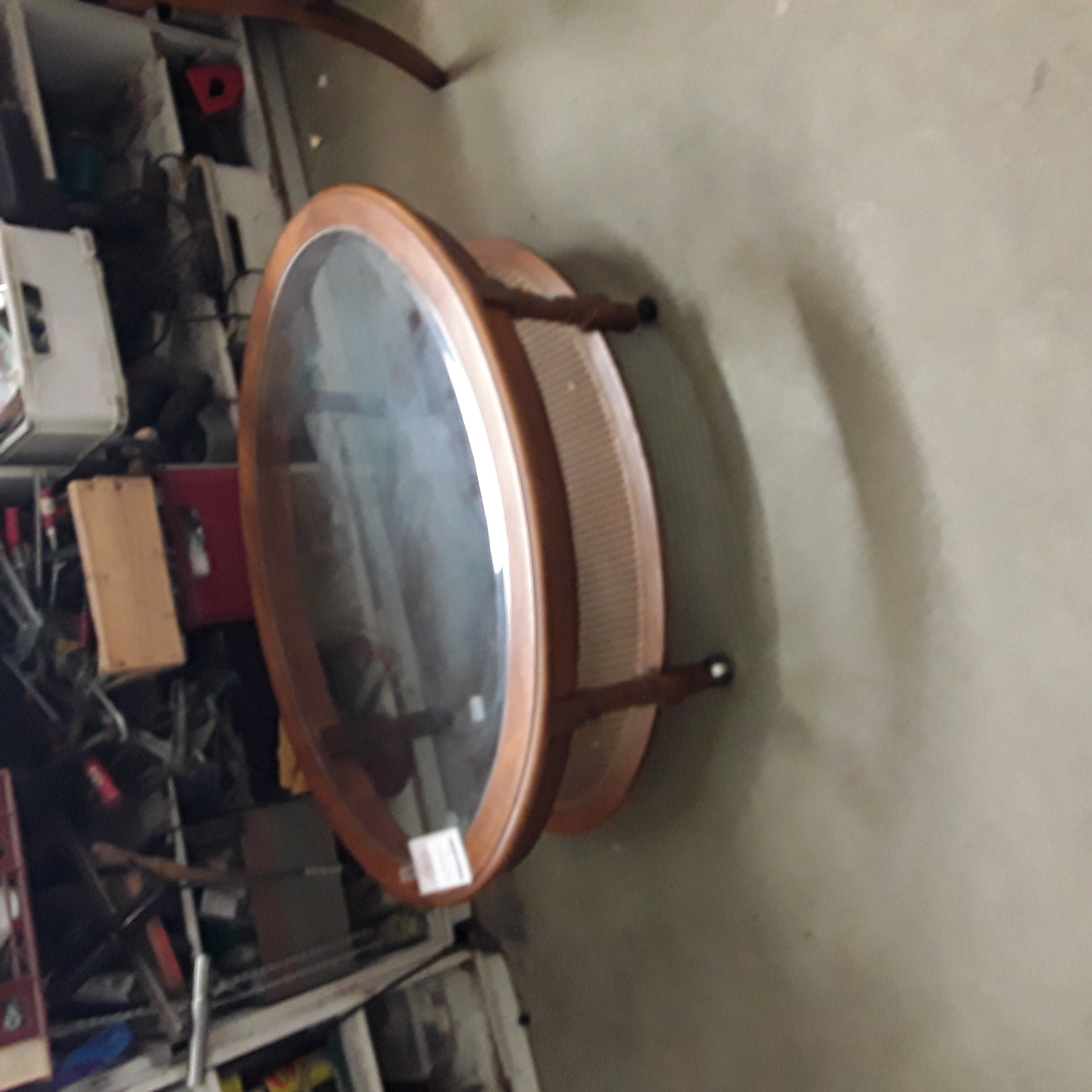 <p>Table de salon Oval ave un ver<br />Merisier<br />48,00 € T.T.C<br /><a href="/Article/123452?type=depose" style="color:white;" target="_blank">Lien vers l'article</a></p>