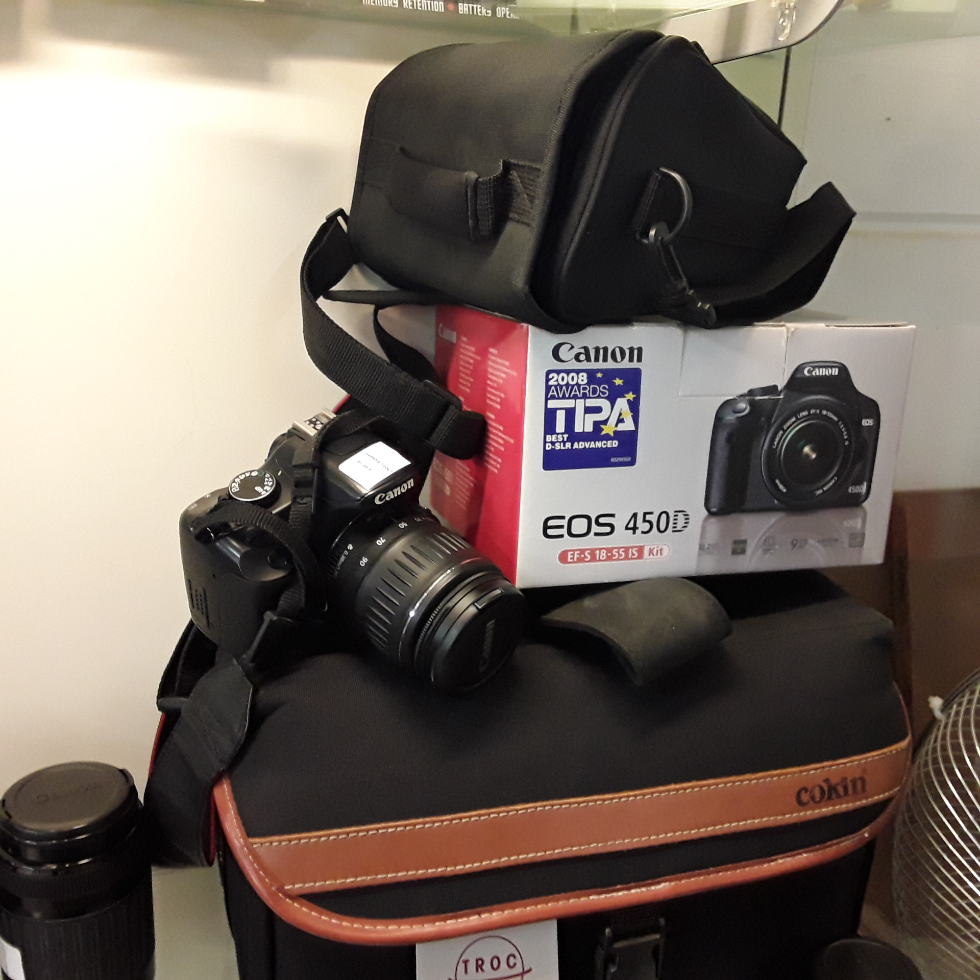 <p>Canon EOS 450D +<br />Objectif 28-90mm<br />144,00 € T.T.C<br /><a href="/Article/122627?type=depose" style="color:white;" target="_blank">Lien vers l&#39;article</a></p>