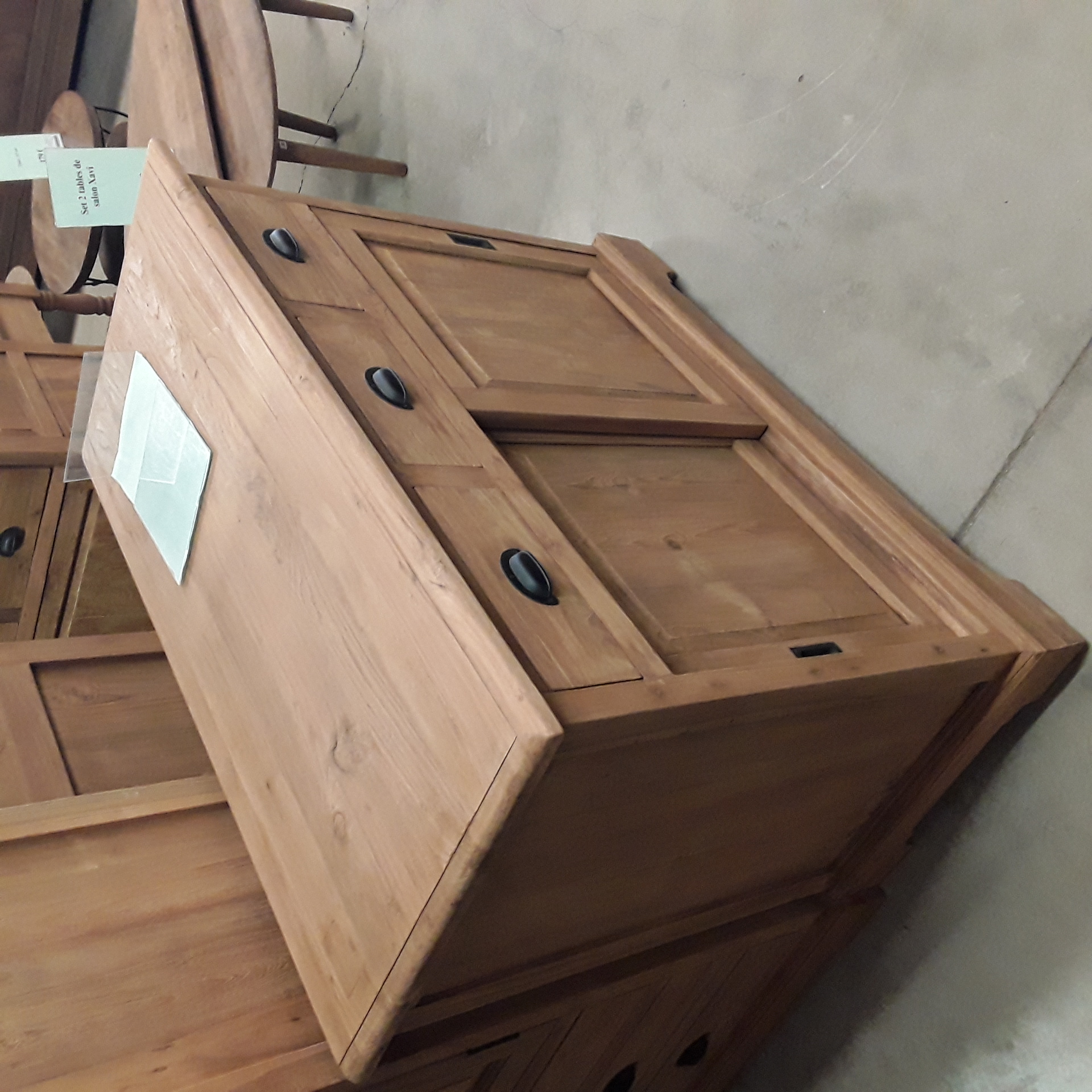 <p>Dresse Teck DR115<br />2 p coulissantes / 3 tiroirs<br />739,00 € T.T.C<br /><a href="/Article/4704?type=neuf" style="color:white;" target="_blank">Lien vers l'article</a></p>