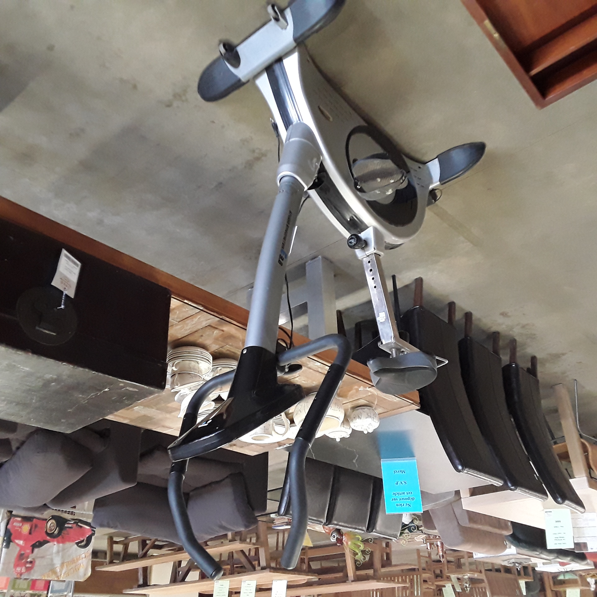 <p>Vélo d'appartement Motion <br />studio ergometer<br />60,00 € T.T.C<br /><a href="/Article/123436?type=depose" style="color:white;" target="_blank">Lien vers l'article</a></p>