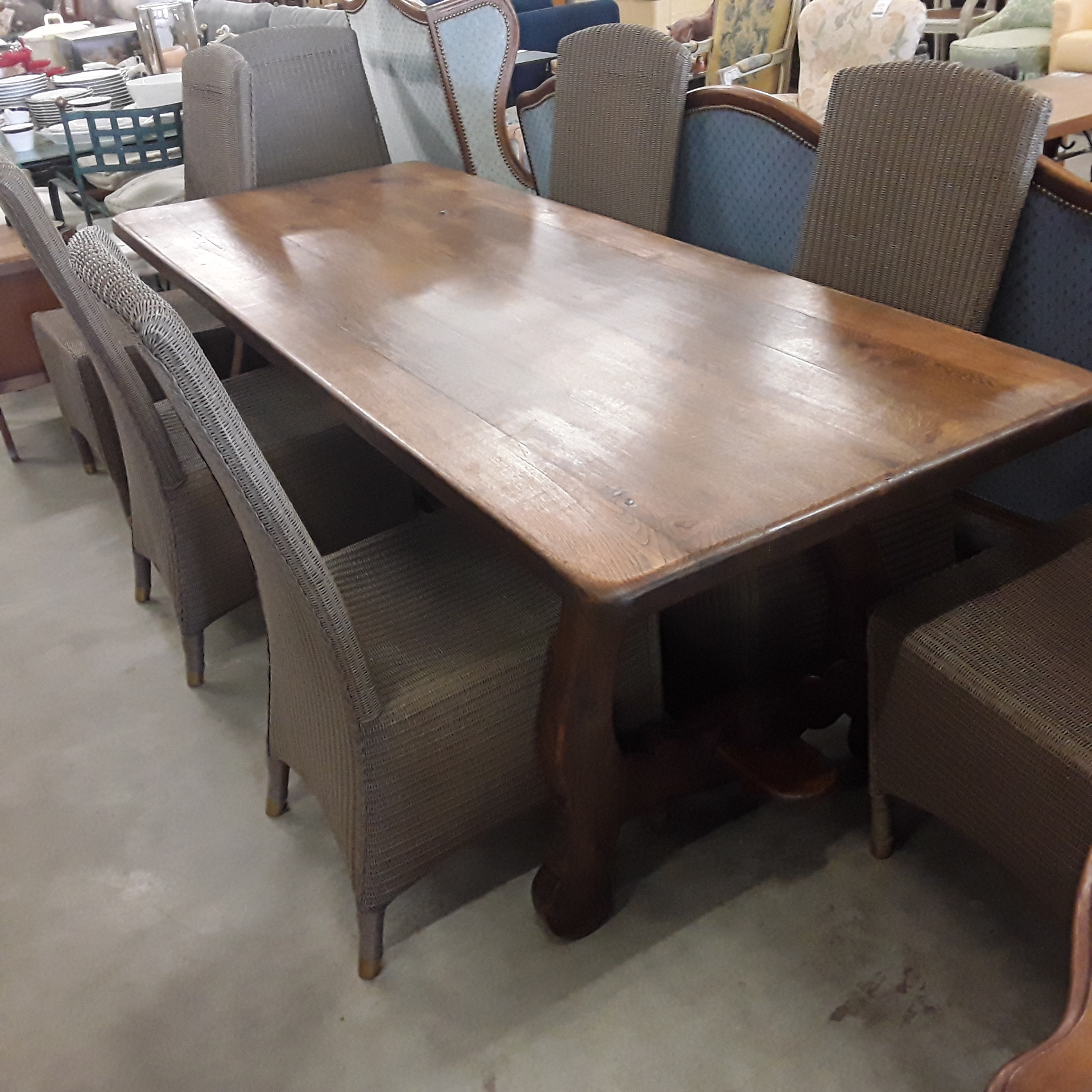 <p>Table en chêne 200 x 90 cm<br />120,00 € T.T.C<br /><a href="/Article/122121?type=depose" style="color:white;" target="_blank">Lien vers l&#39;article</a></p>