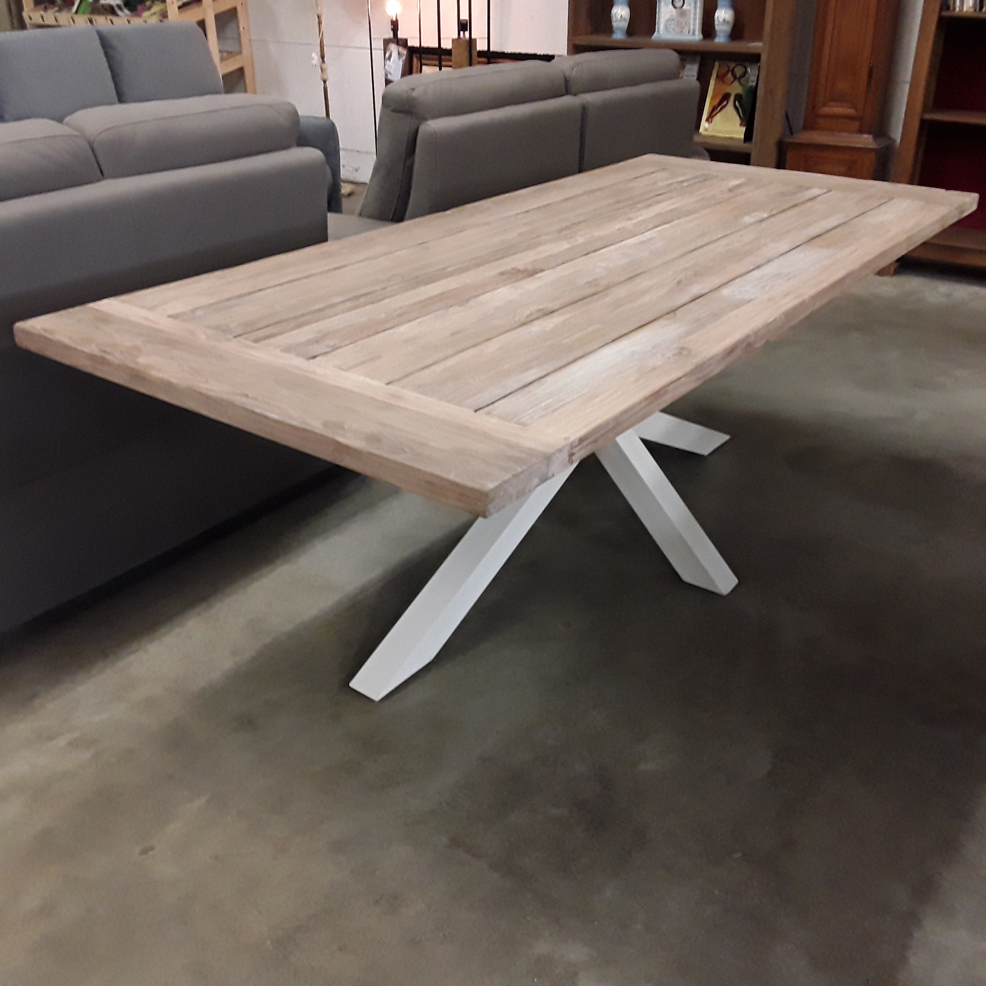 <p>Table ext jardin 100 x 220 Cm<br />Teck + pied alu blanc IS01C010<br />1 299,00 € T.T.C<br /><a href="/Article/4454?type=neuf" style="color:white;" target="_blank">Lien vers l&#39;article</a></p>