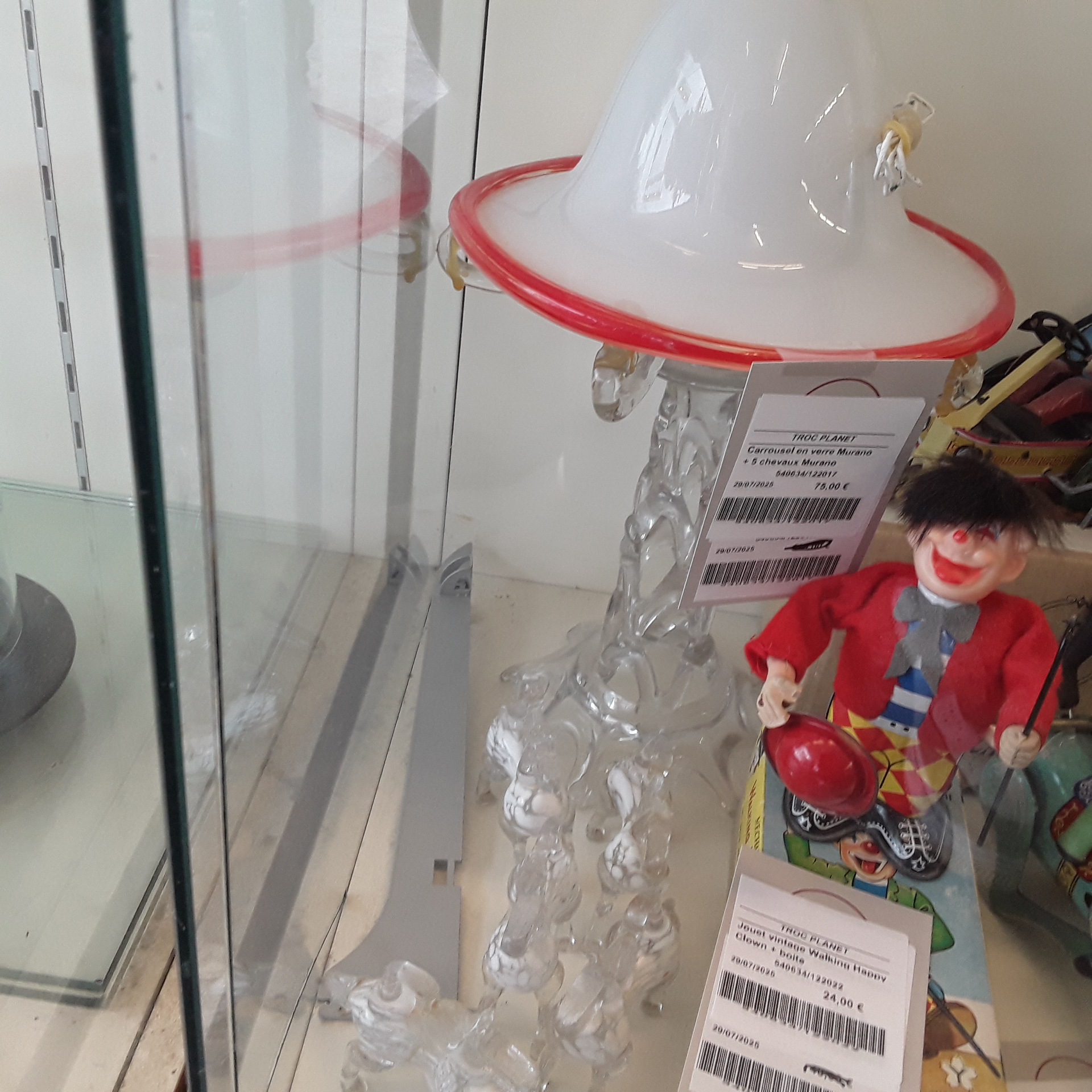 <p>Carrousel en verre Murano<br />+ 5 chevaux Murano<br />75,00 € T.T.C<br /><a href="/Article/122017?type=depose" style="color:white;" target="_blank">Lien vers l&#39;article</a></p>